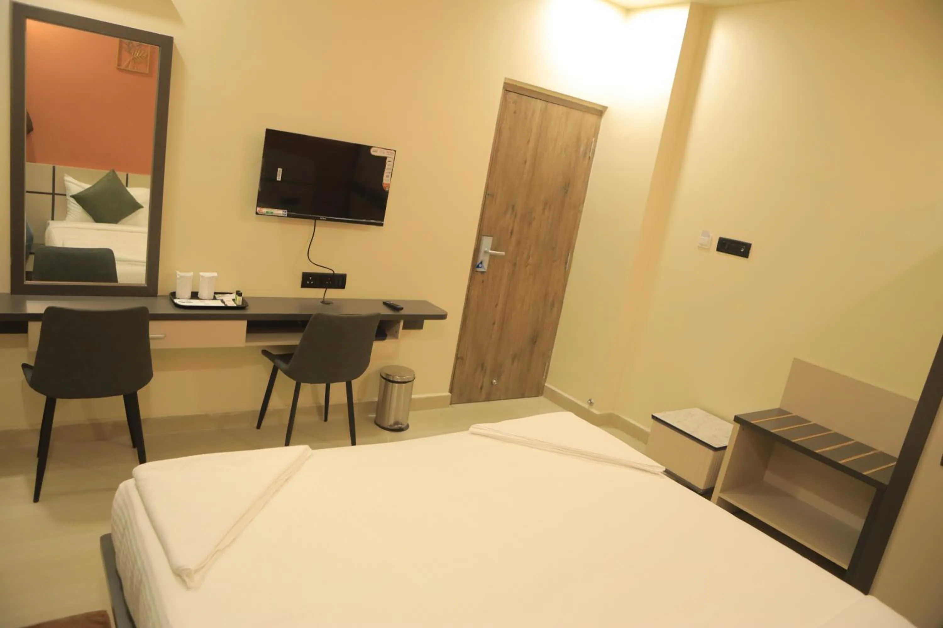 TV and multimedia, Bed in KANS ONE - Hotel & Banquets