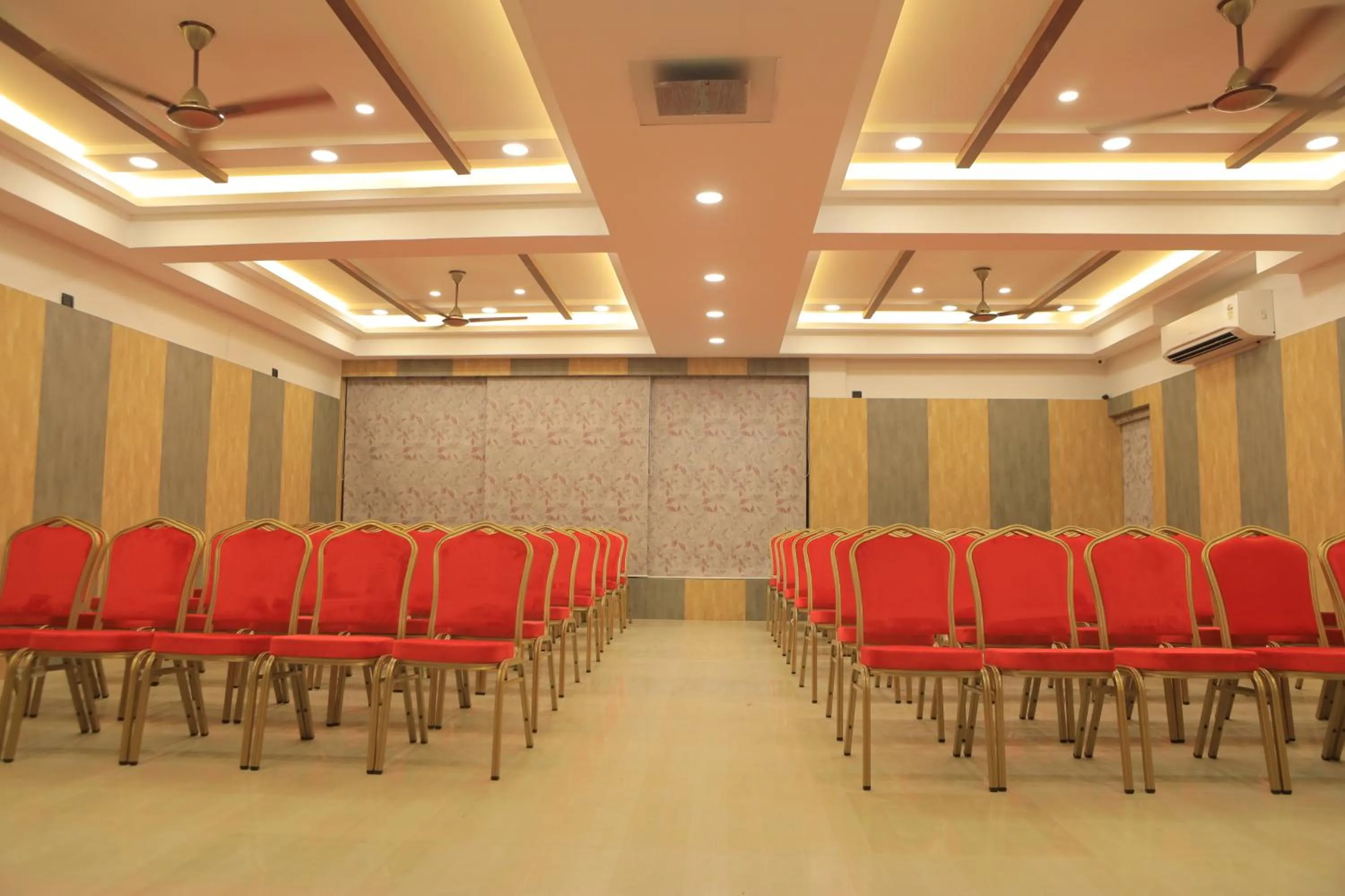 Business facilities in KANS ONE - Hotel & Banquets