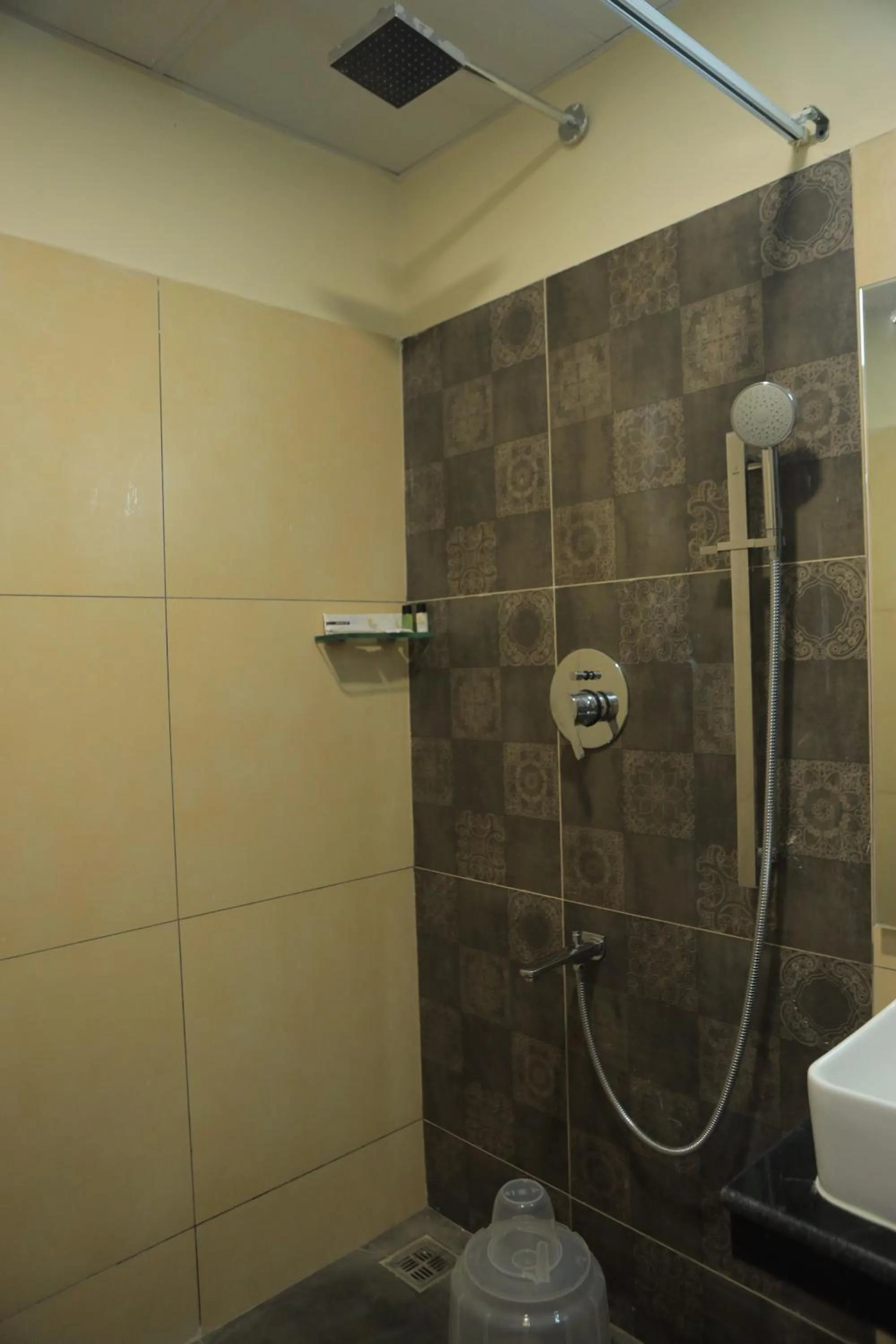 Shower in KANS ONE - Hotel & Banquets
