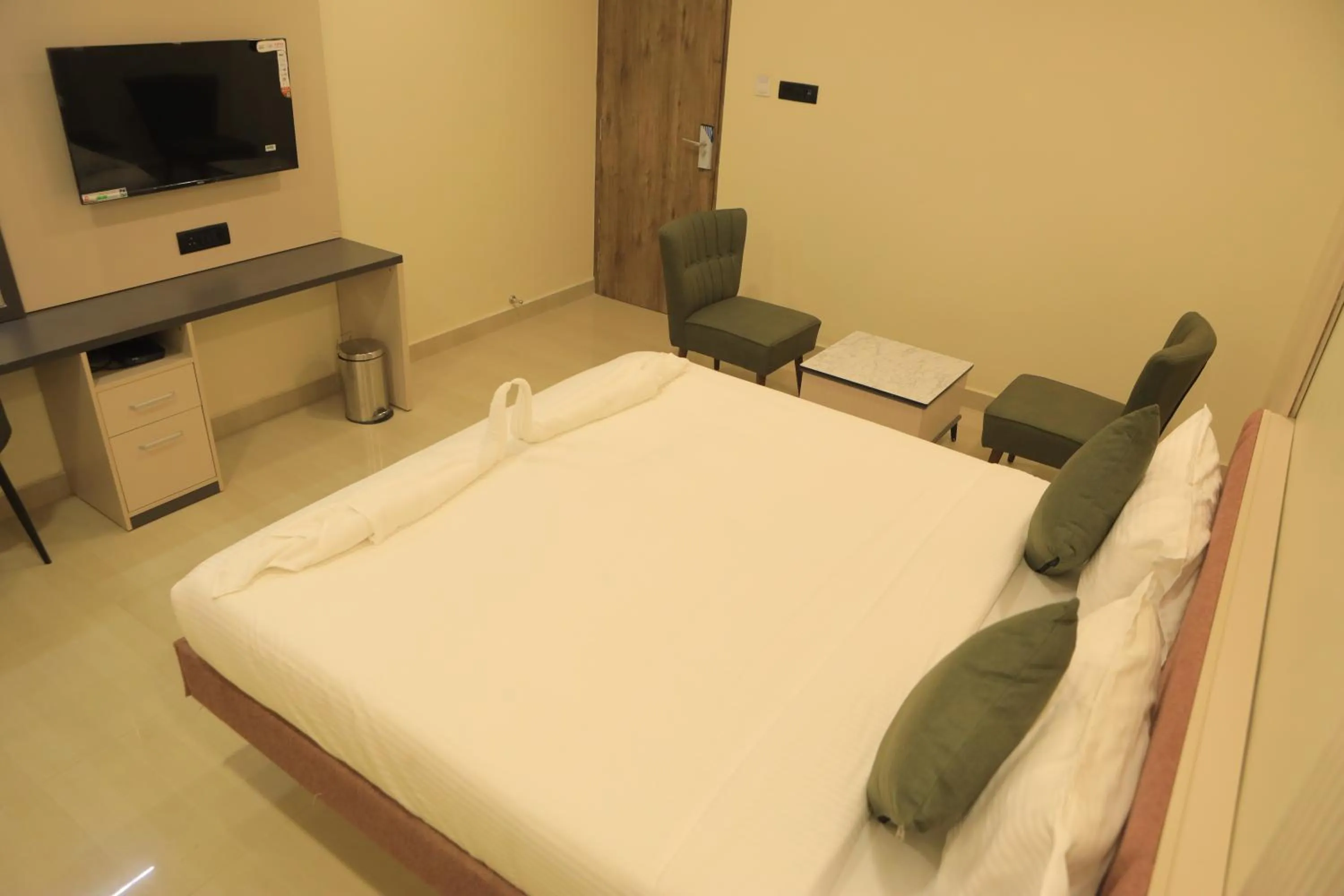 TV and multimedia, Bed in KANS ONE - Hotel & Banquets