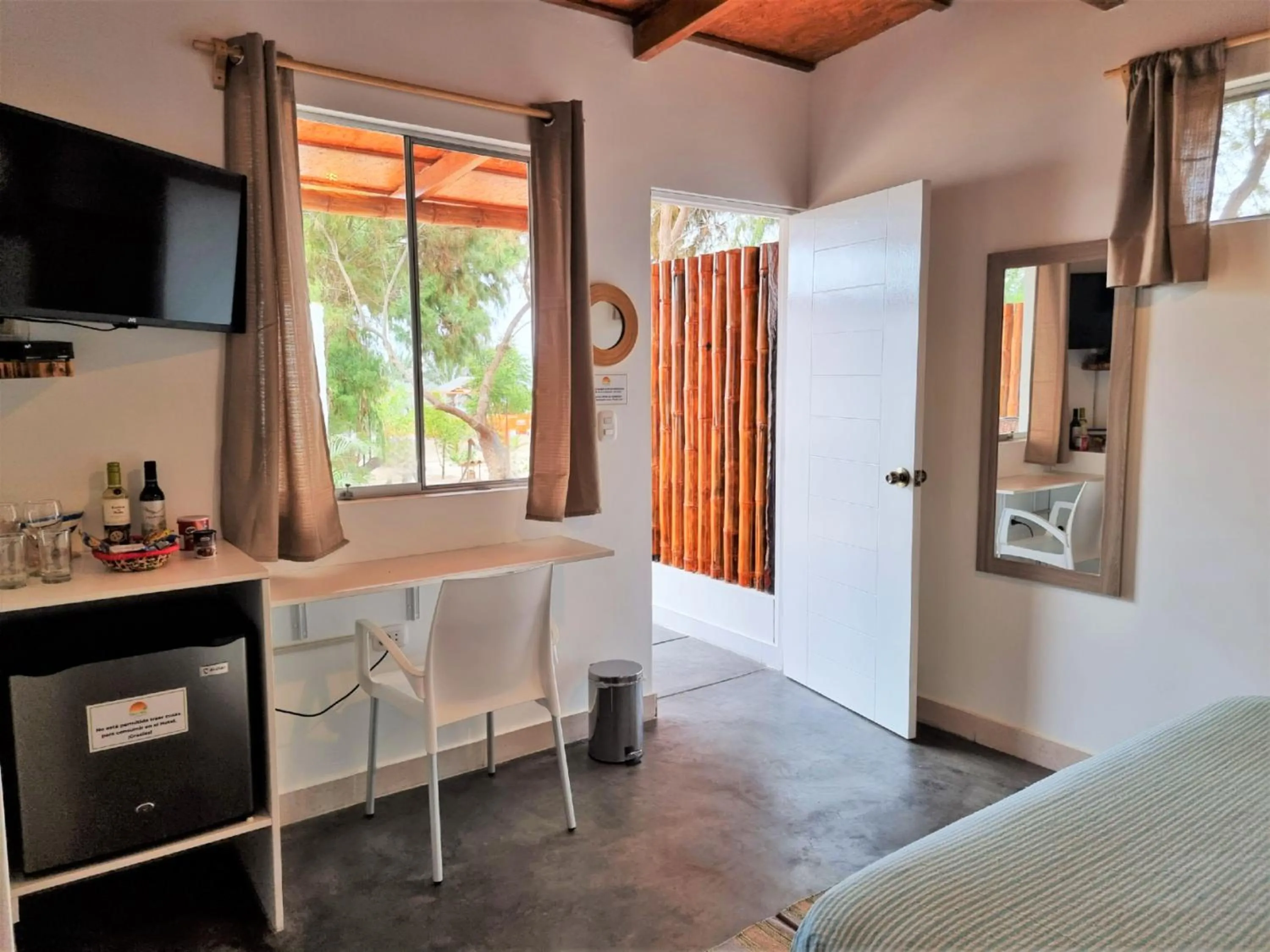 TV and multimedia in Hotel Punta del Norte Bungalows
