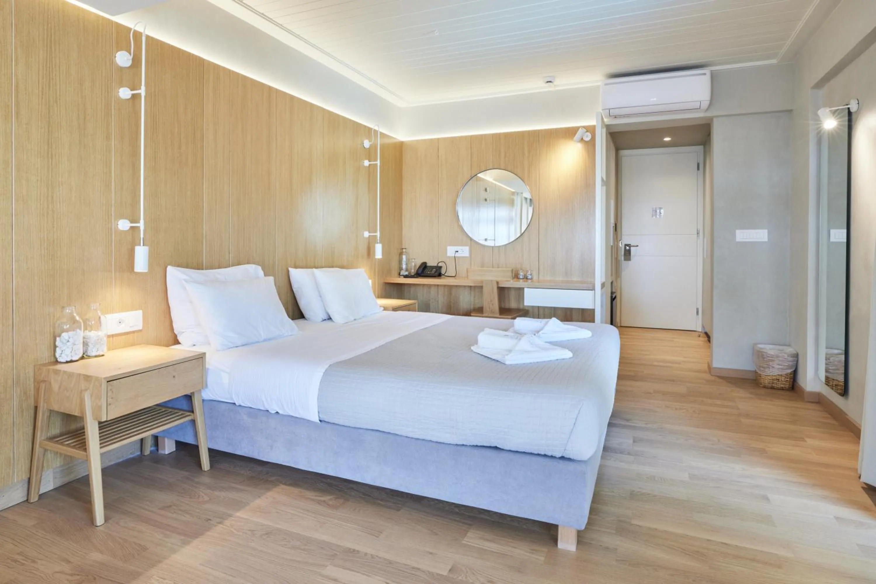 Property building, Bed in Atrium Hotel