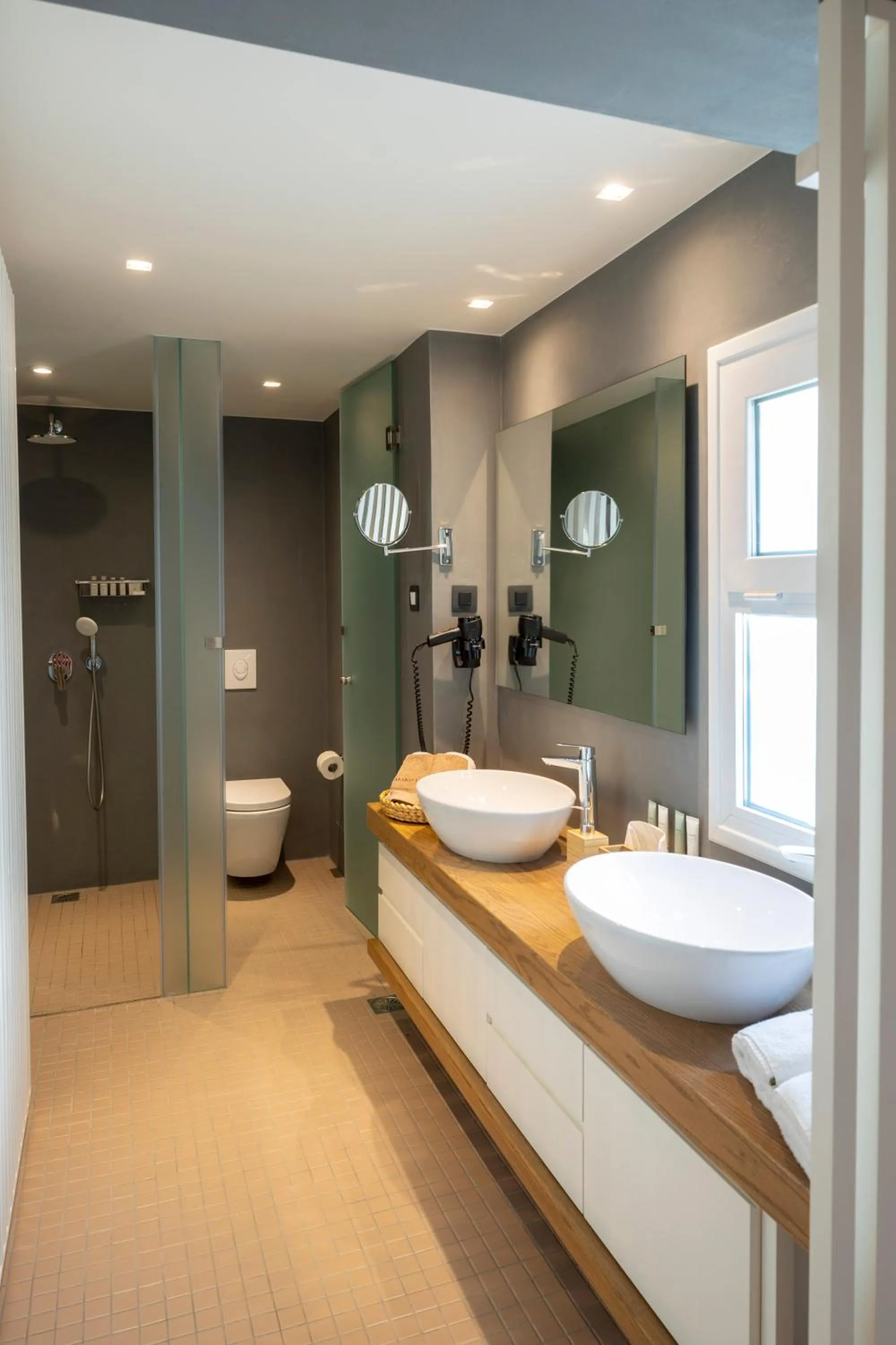 Shower in Atrium Hotel