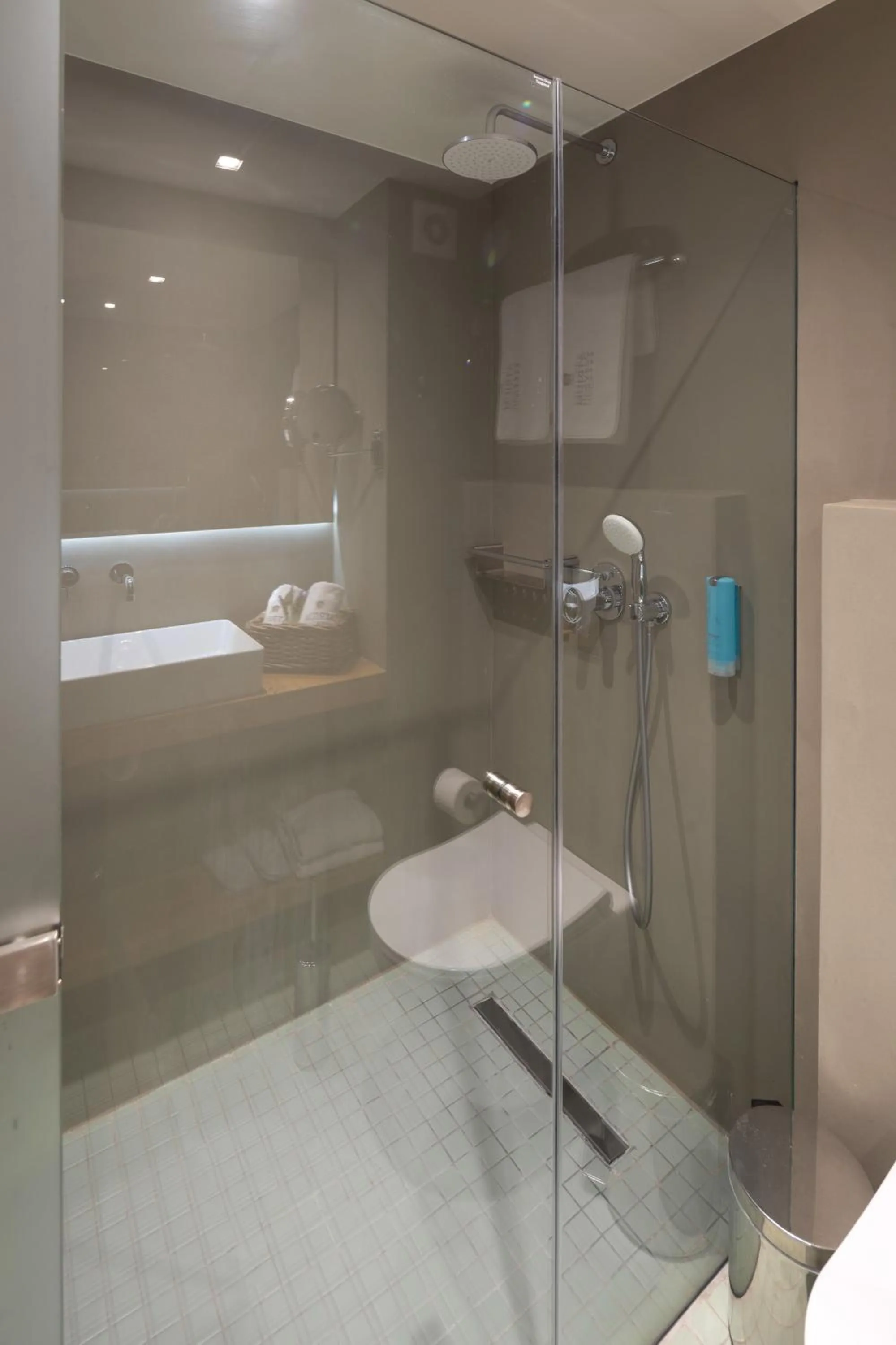Shower in Atrium Hotel