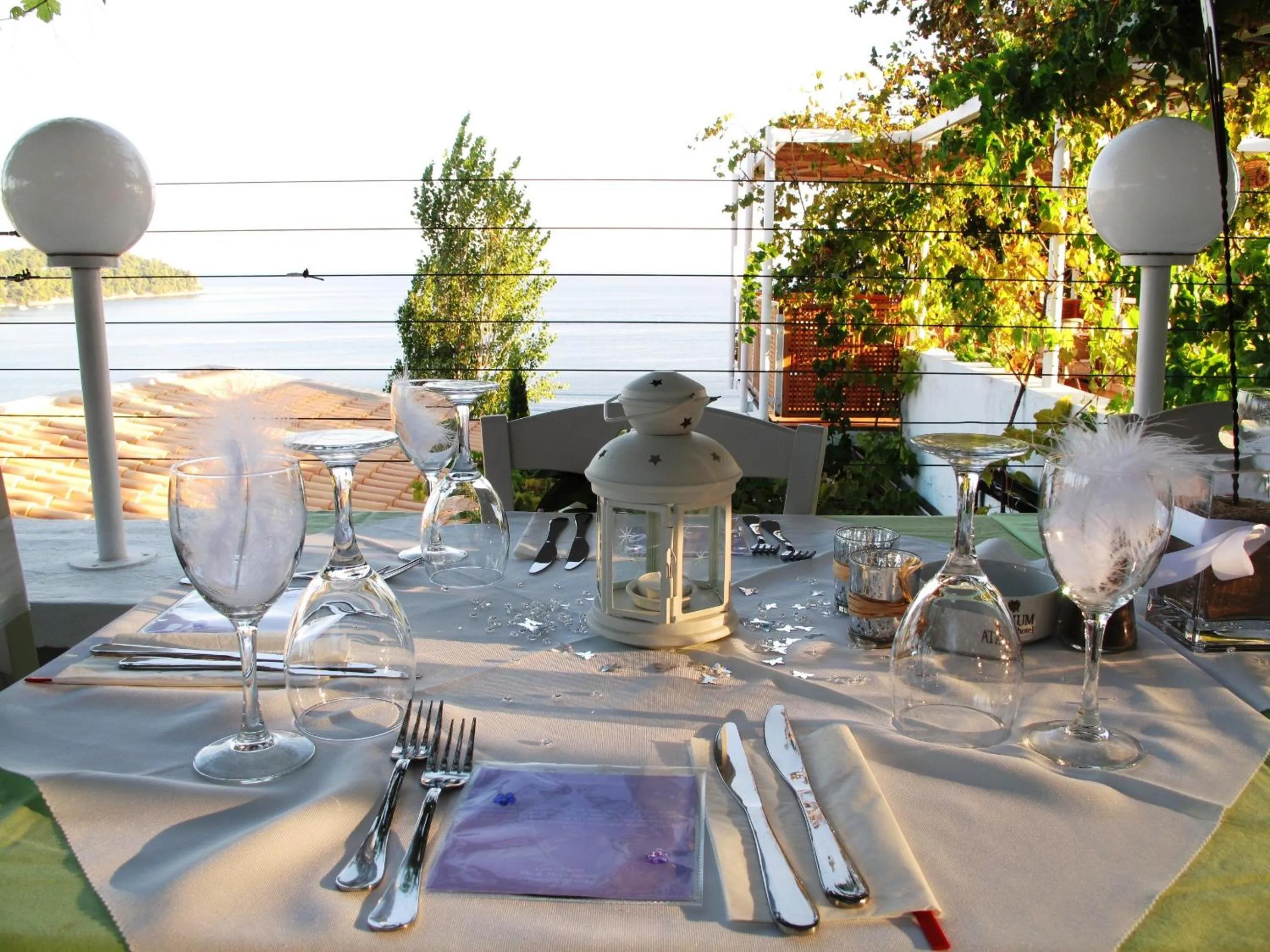 Restaurant/places to eat in Atrium Hotel