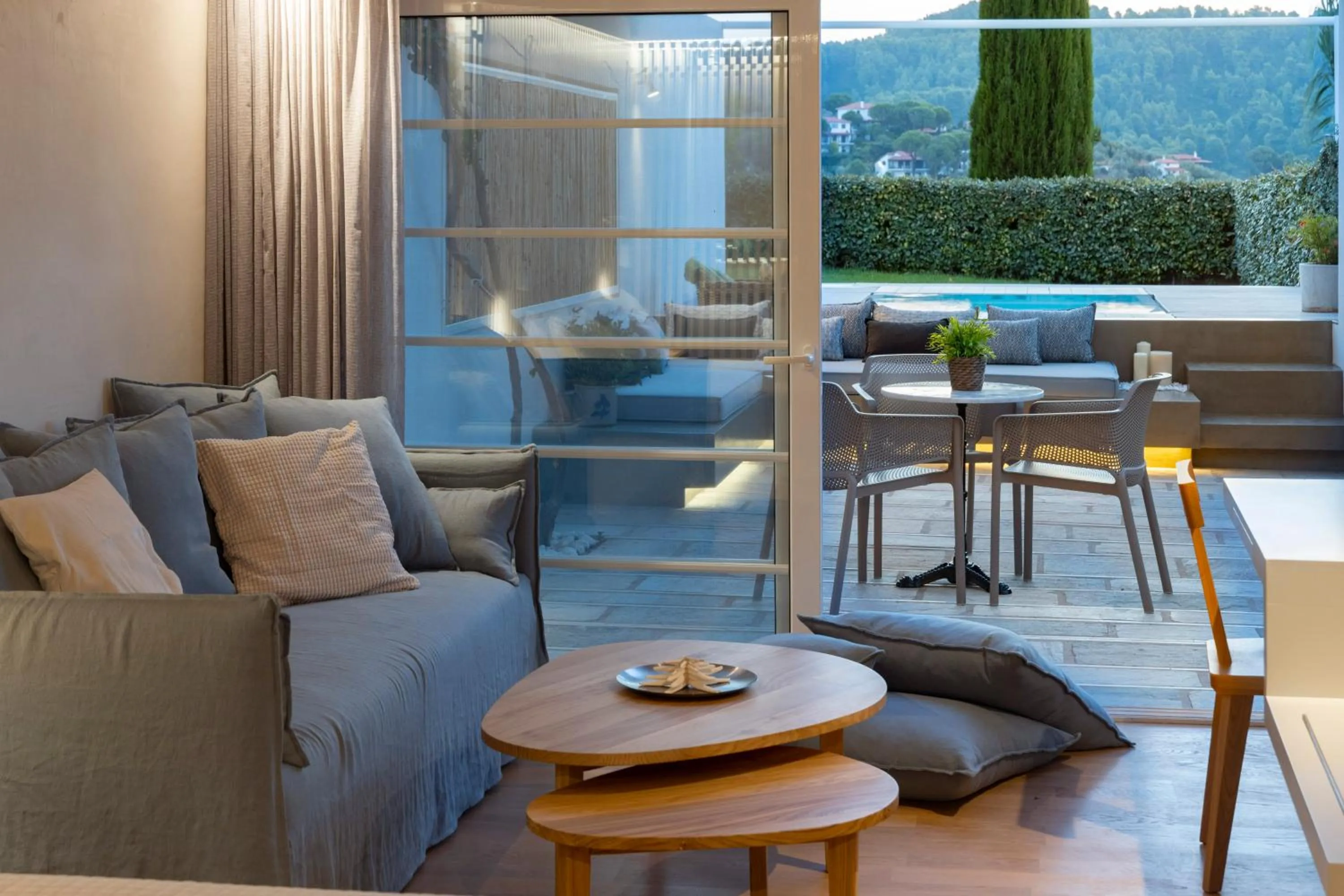 Garden in Atrium Hotel