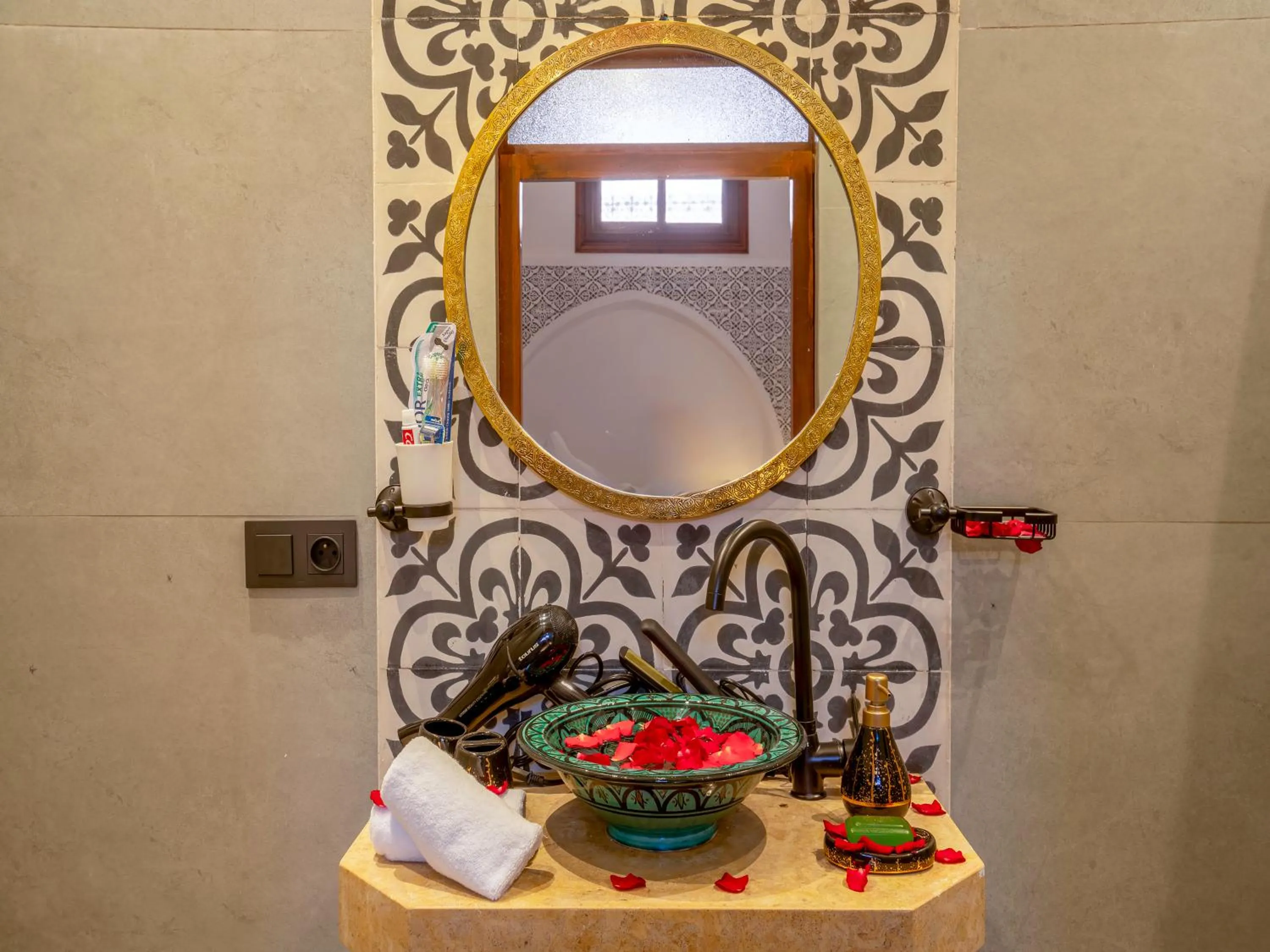 Shower in Riad Le Nid De Fatima