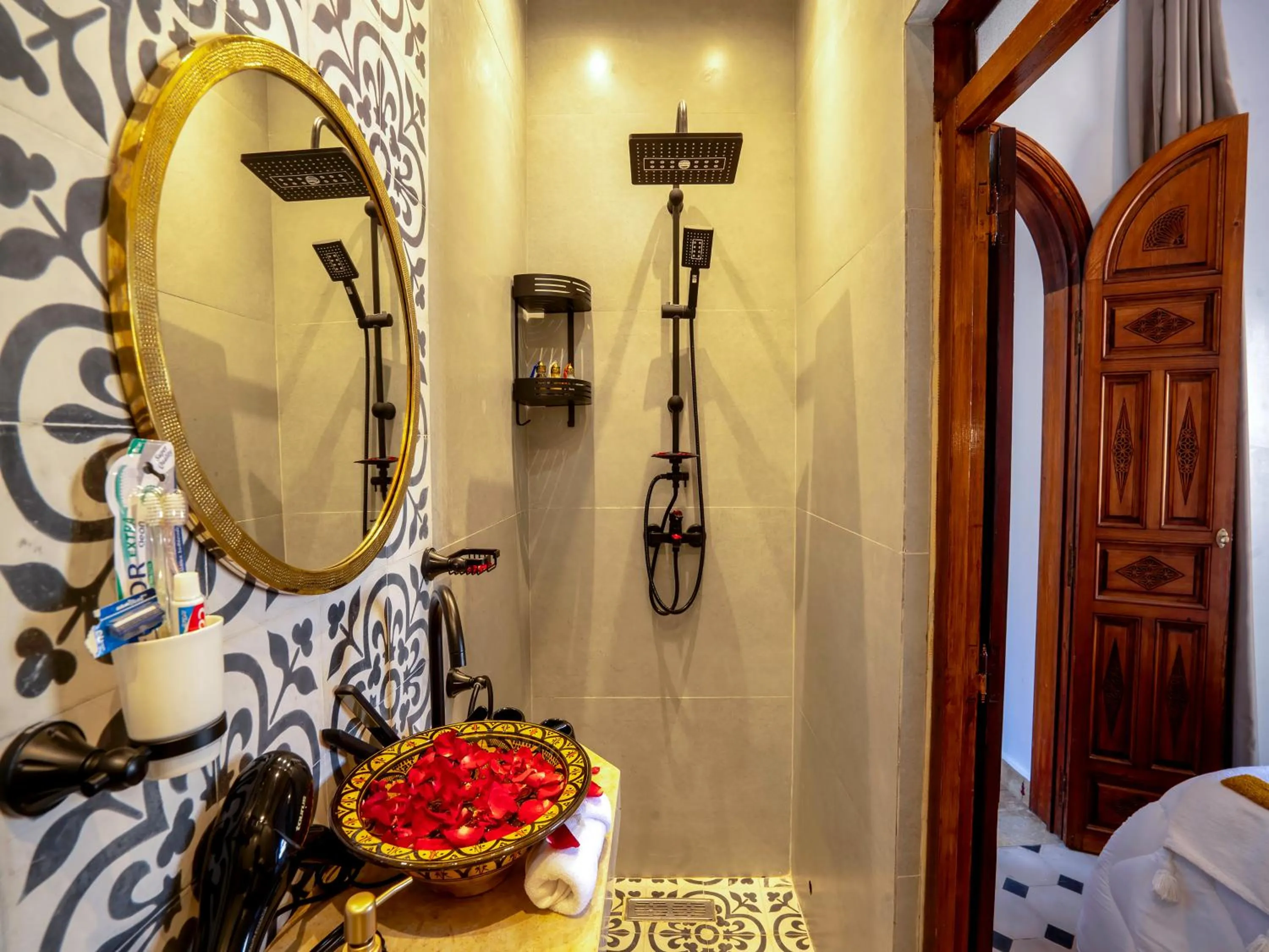 Shower in Riad Le Nid De Fatima