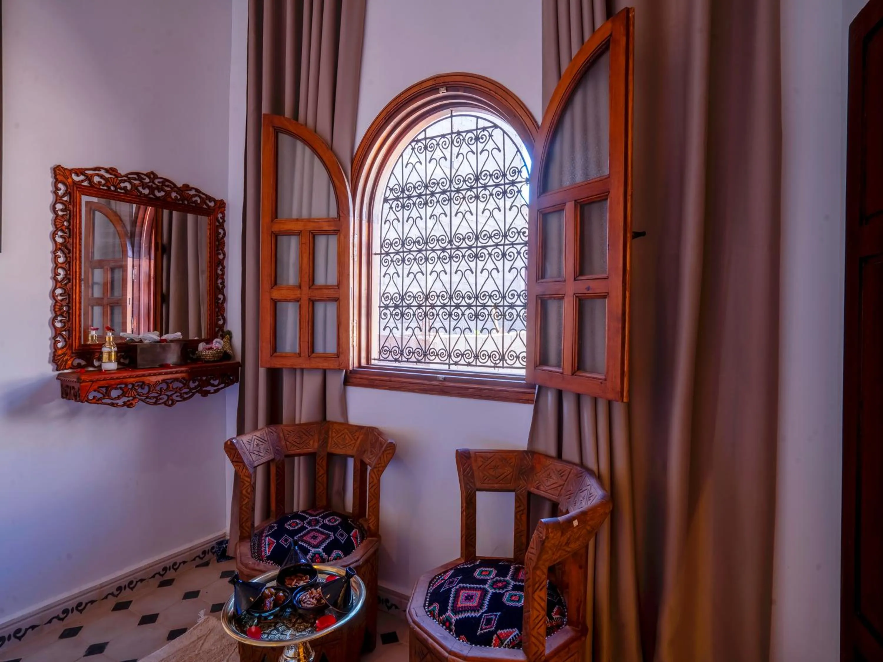 Seating area in Riad Le Nid De Fatima