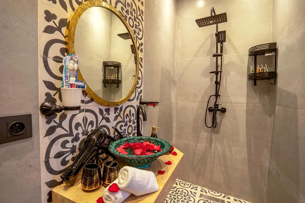 Shower in Riad Le Nid De Fatima