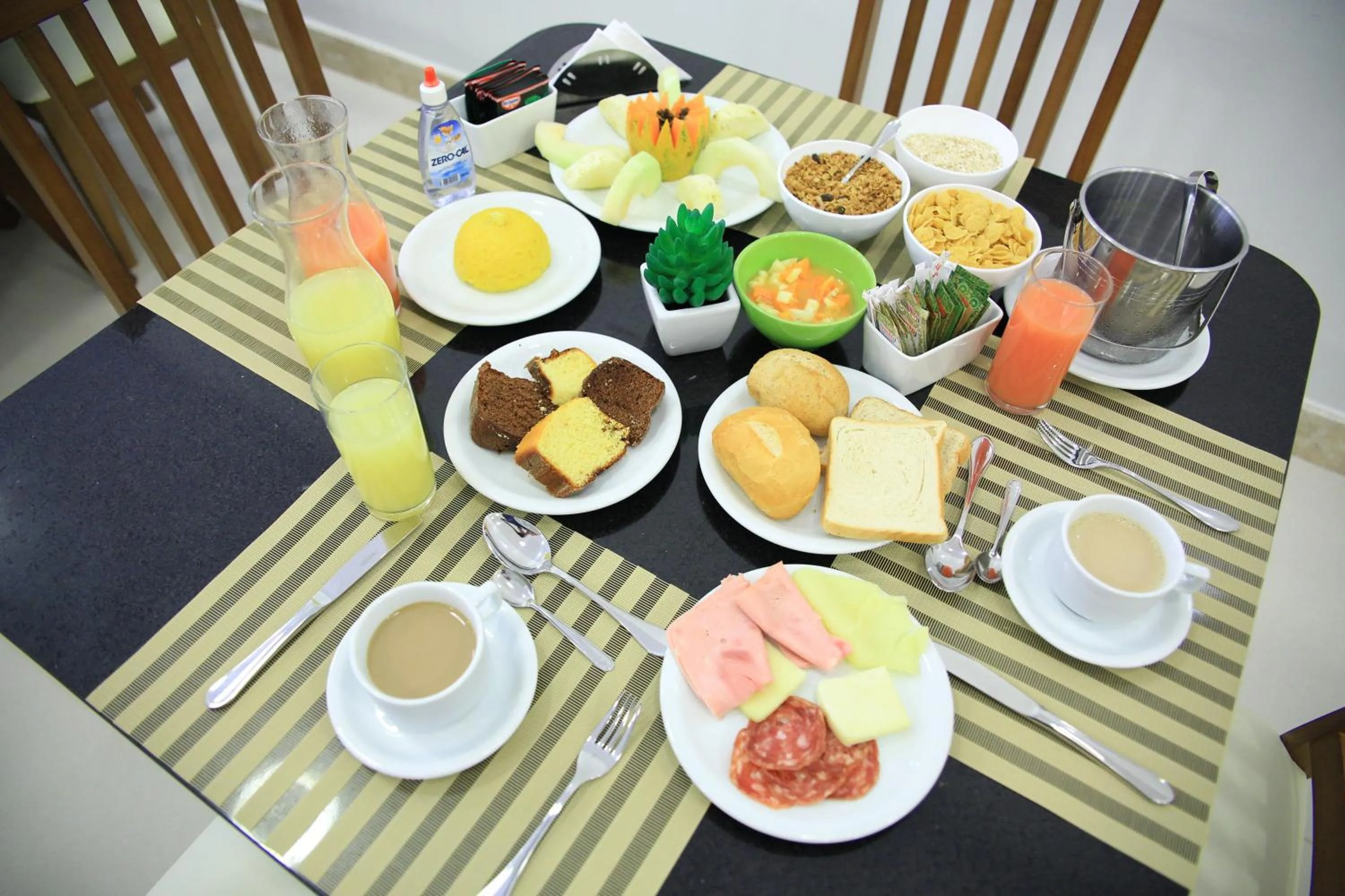 Food and drinks in Stay Inn Hotel