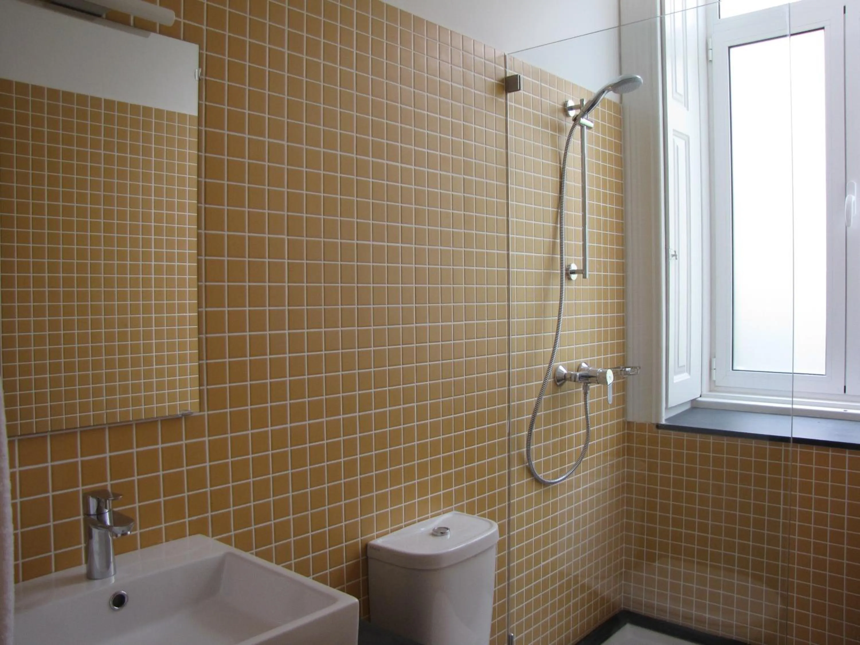 Toilet in Koolhouse Porto