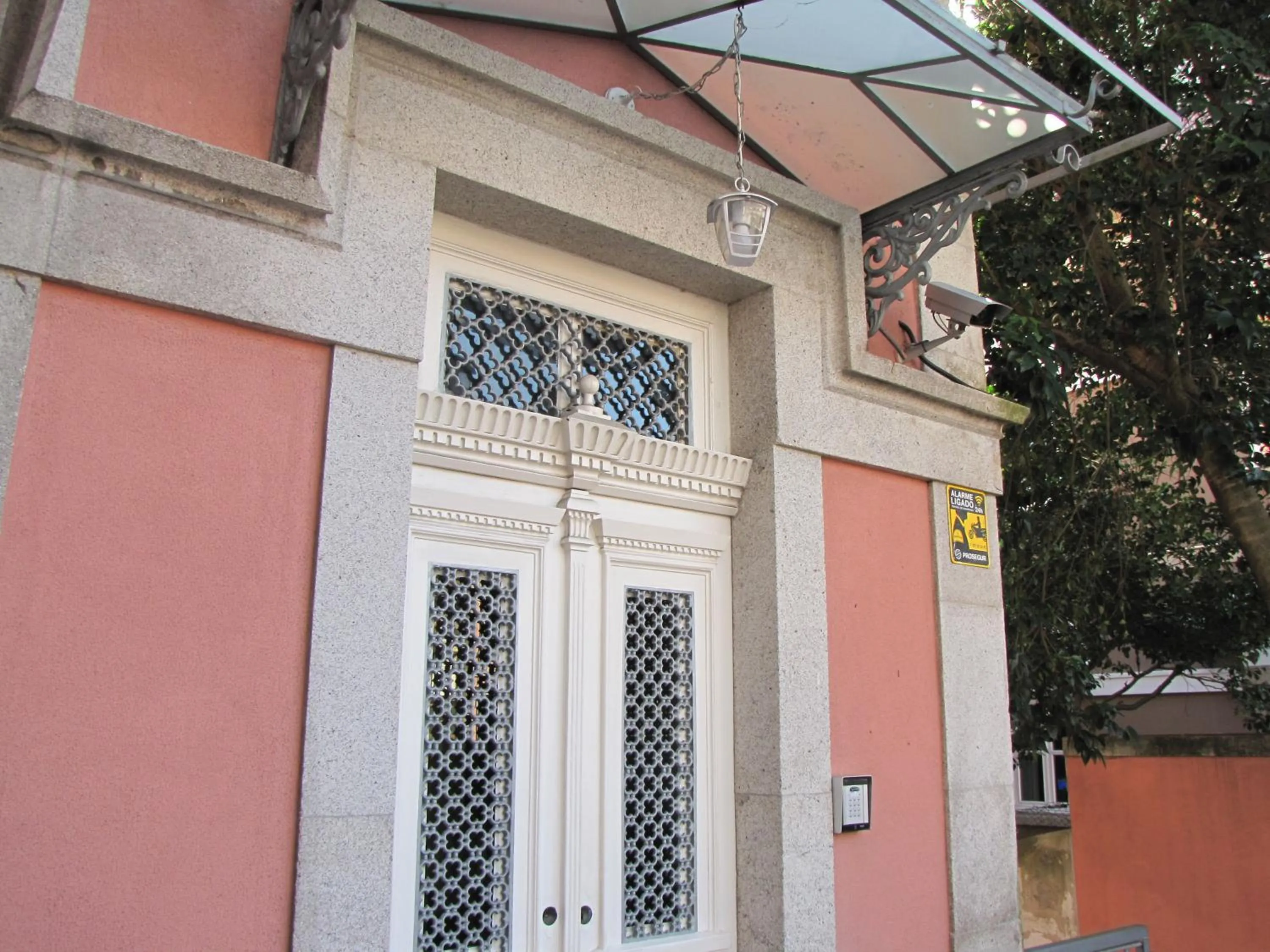 Facade/entrance in Koolhouse Porto