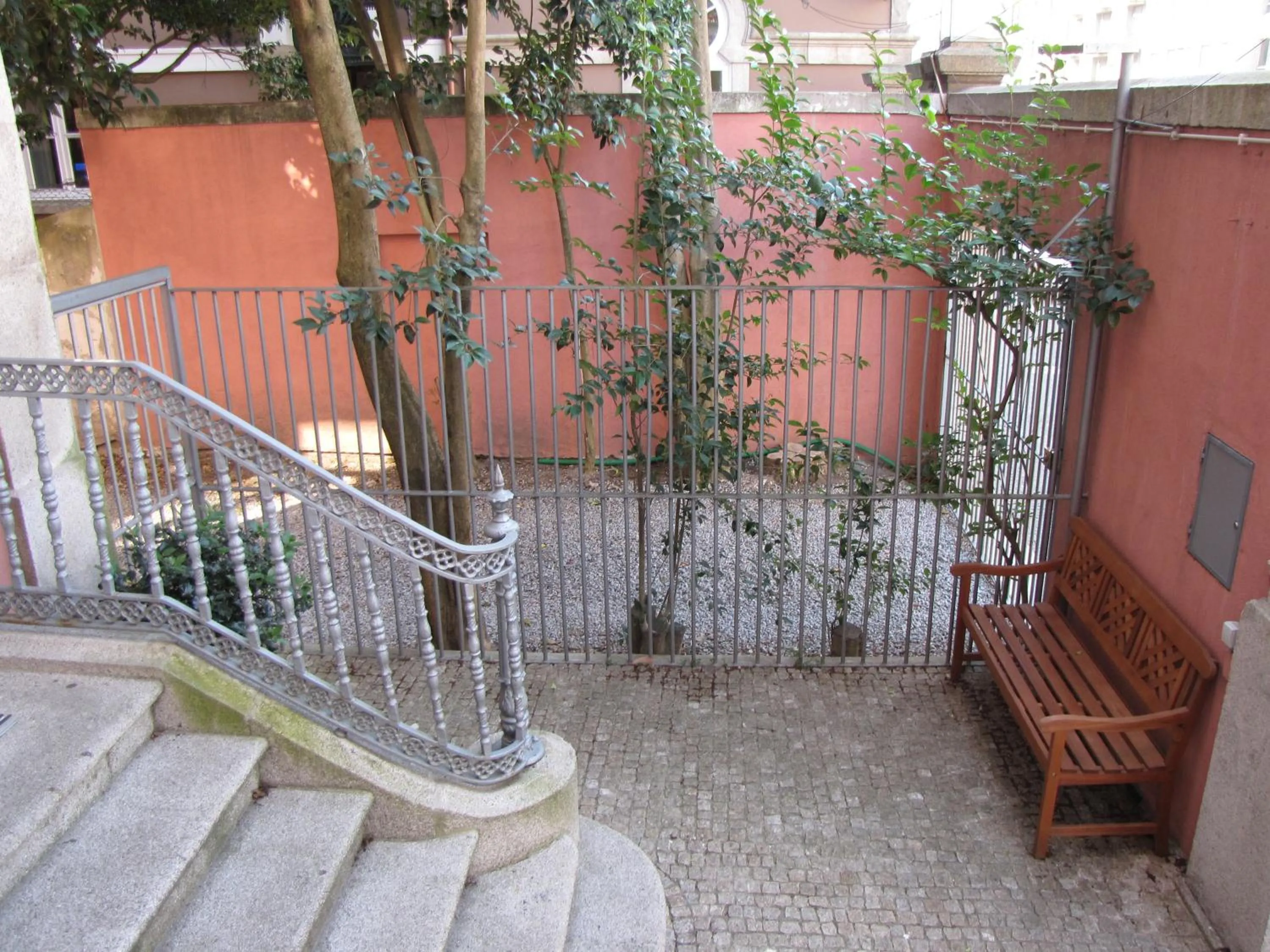 Patio in Koolhouse Porto