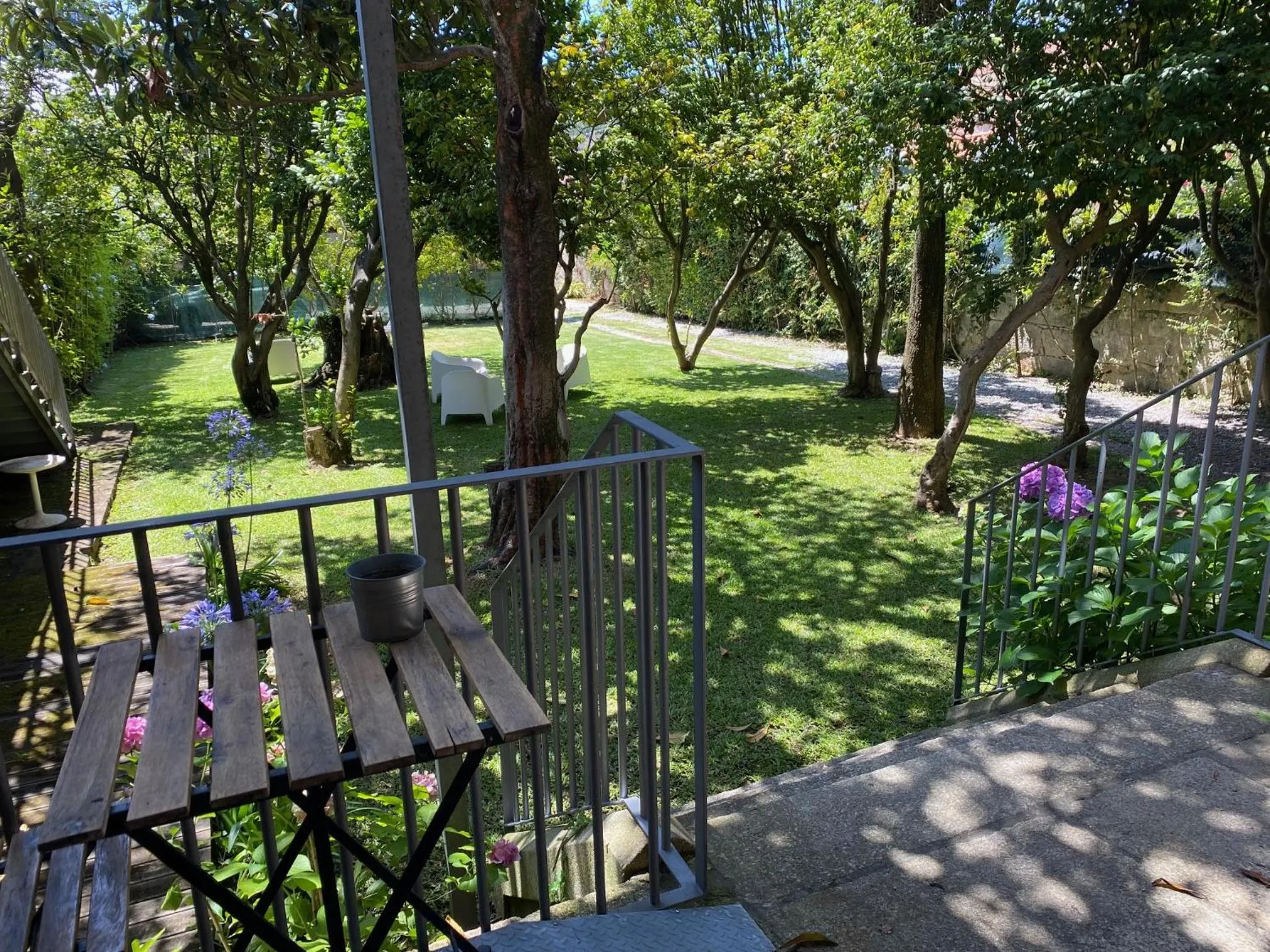 Garden view in Koolhouse Porto