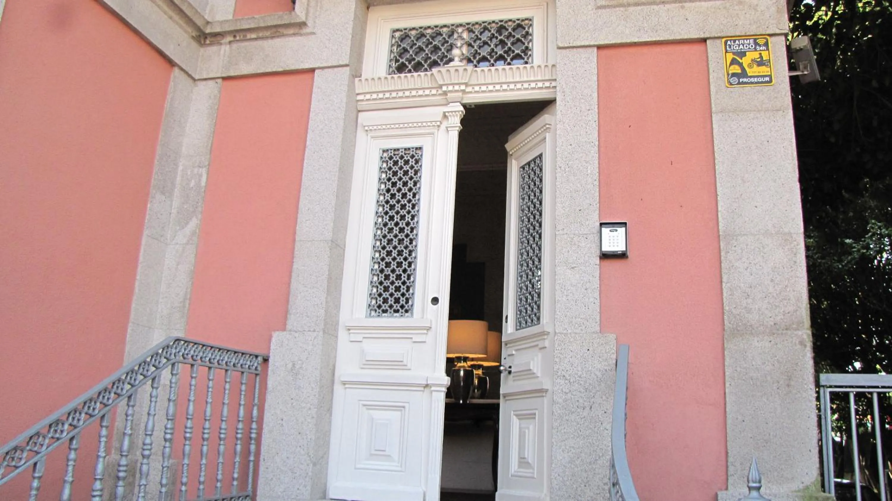 Facade/entrance in Koolhouse Porto