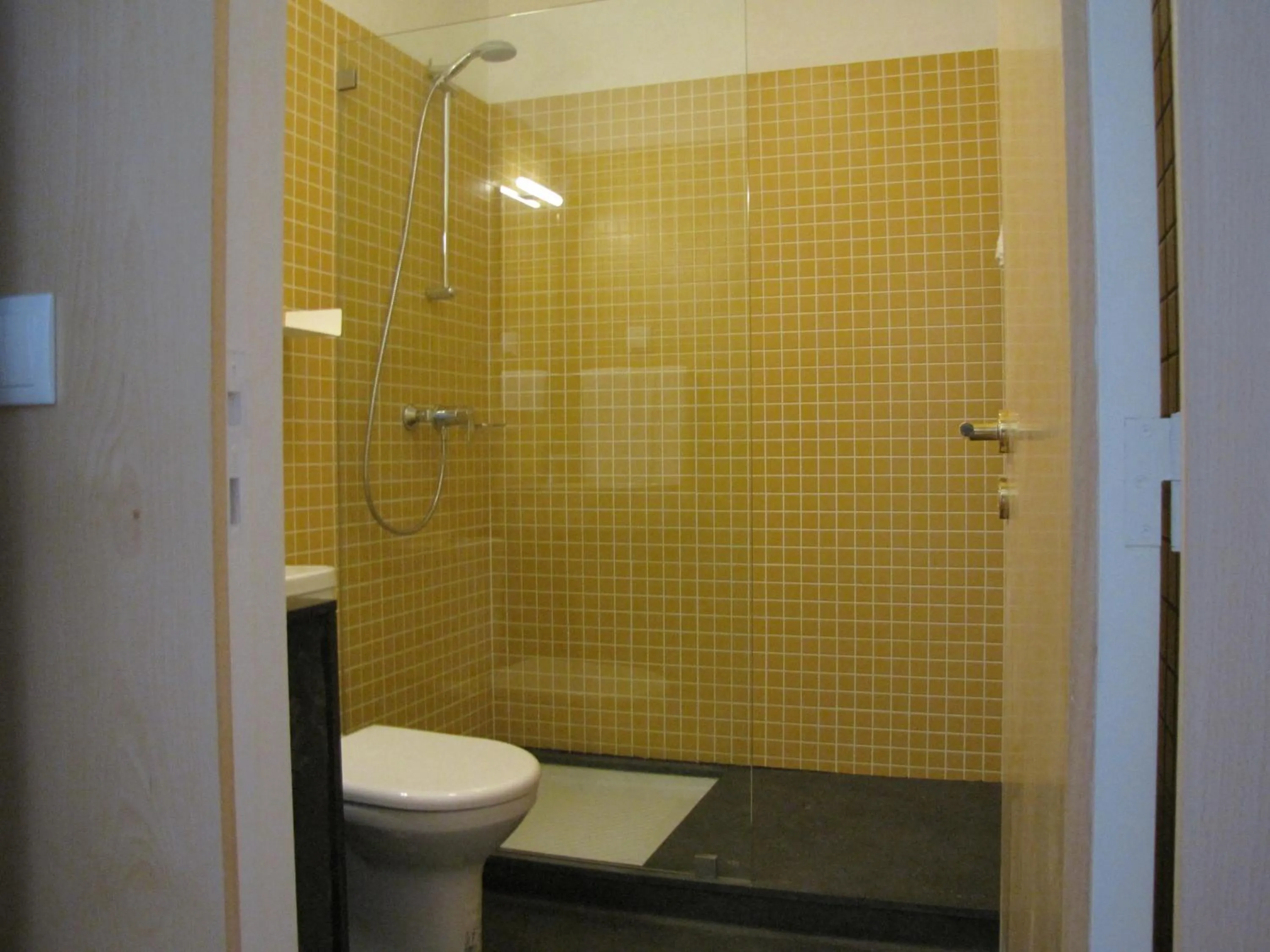 Toilet in Koolhouse Porto