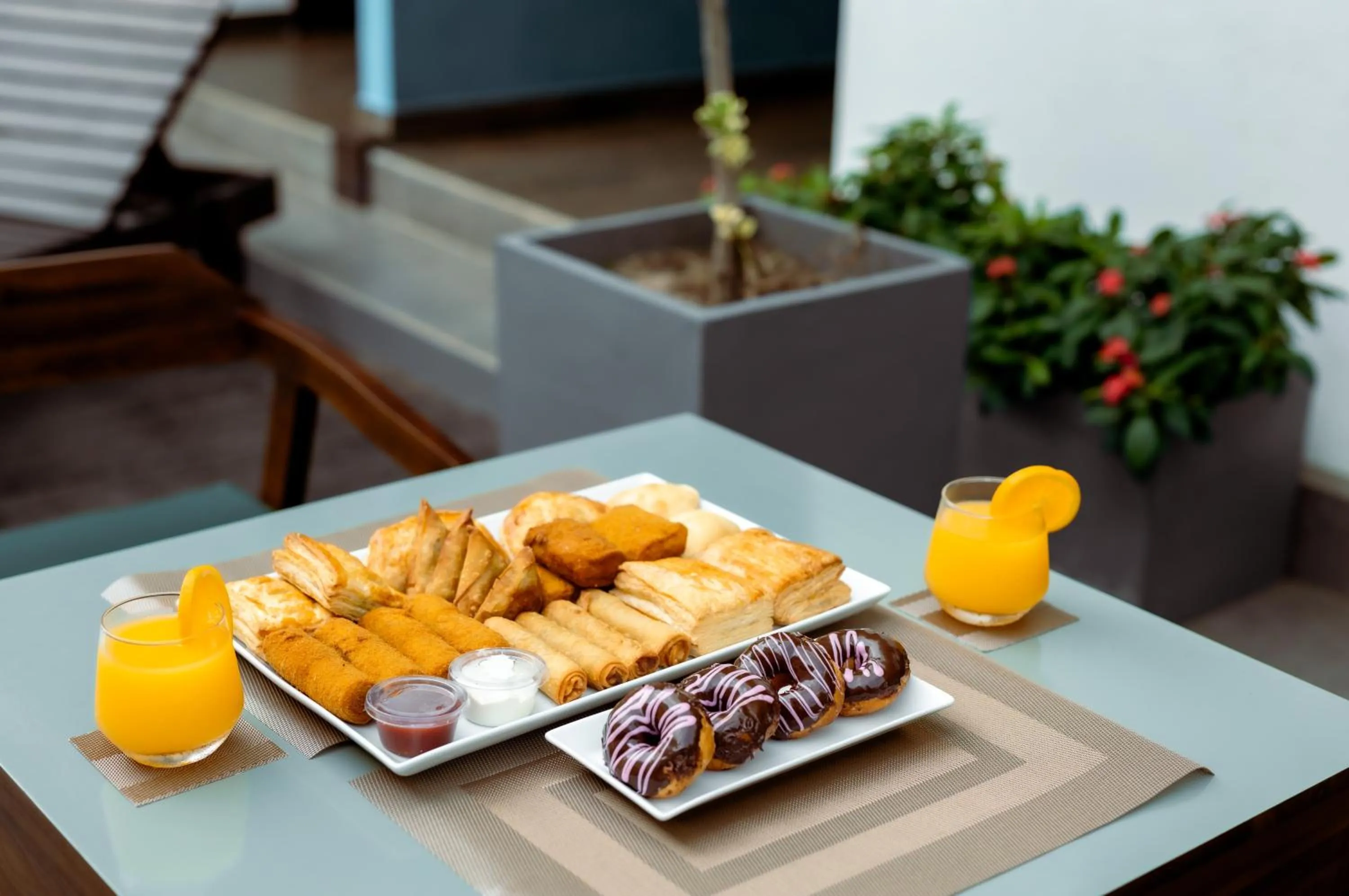 Food and drinks in KADUPUL By Serenity