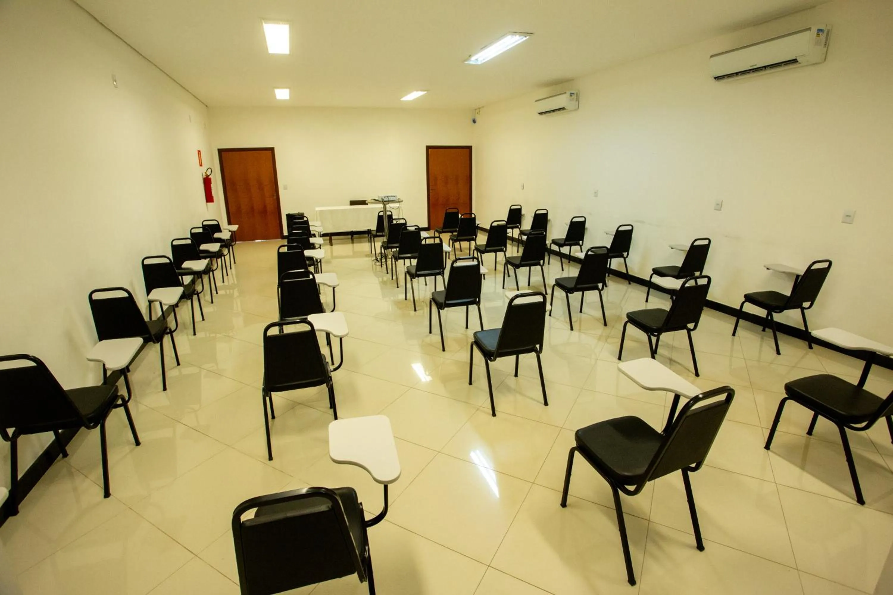 Meeting/conference room in Carlton Plaza Torre