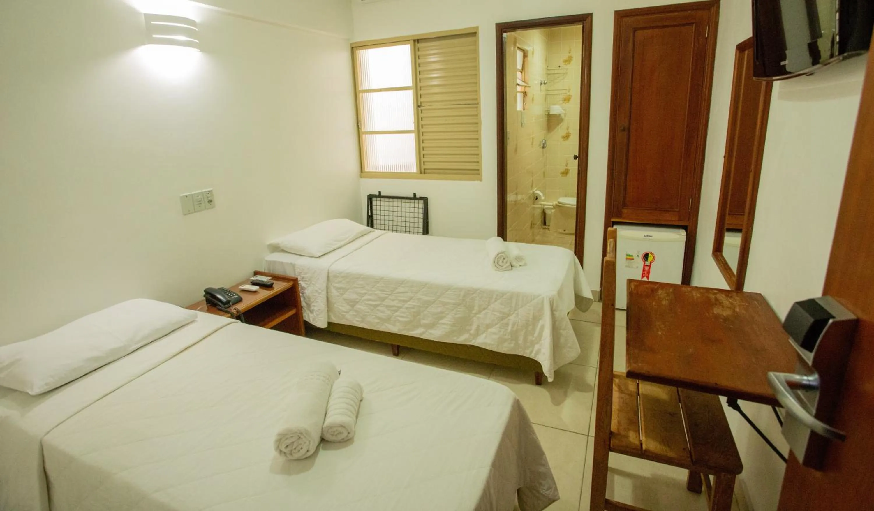 Bedroom, Bed in Carlton Plaza Torre