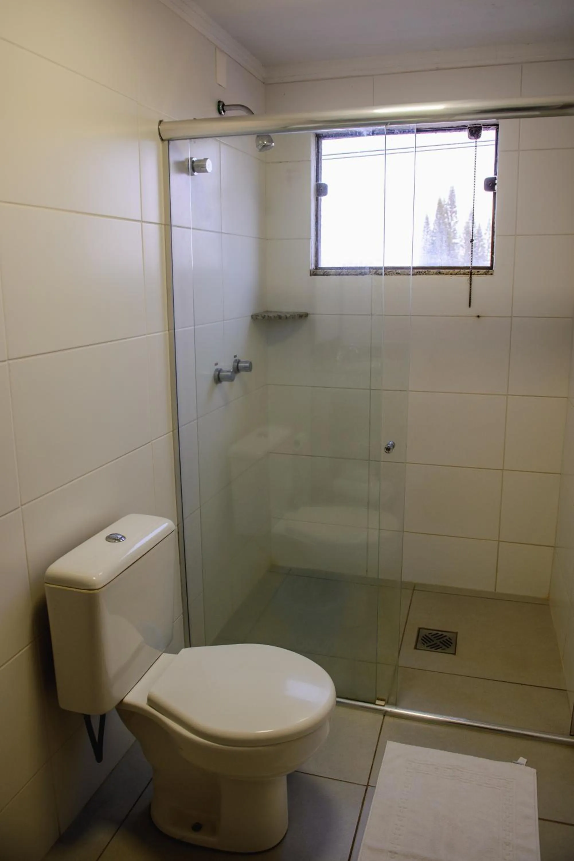 Shower in Hotel Trevo Cascavel