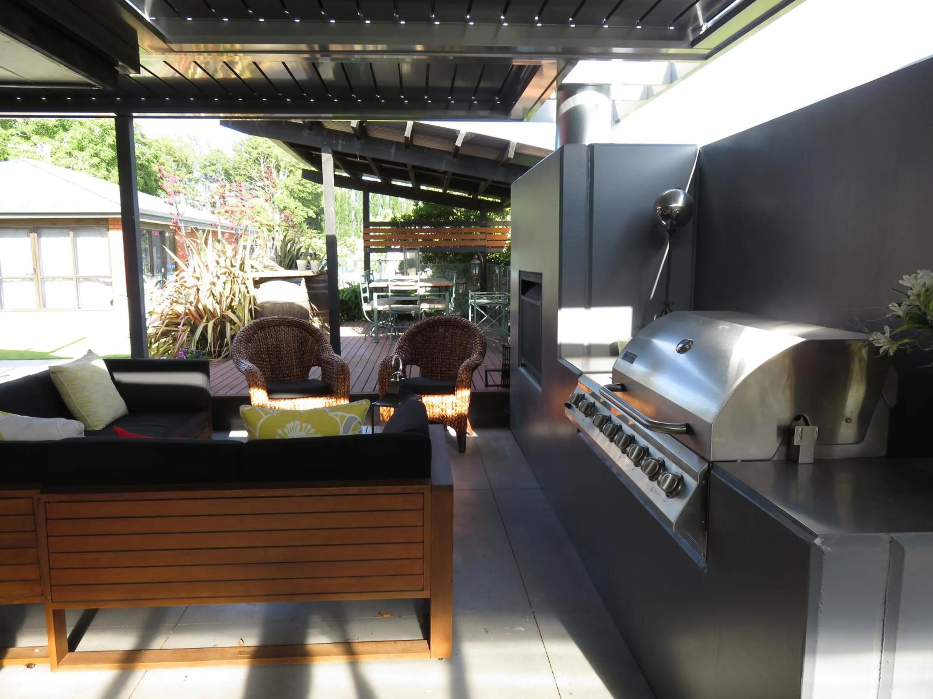 BBQ facilities in Maples on Harewood