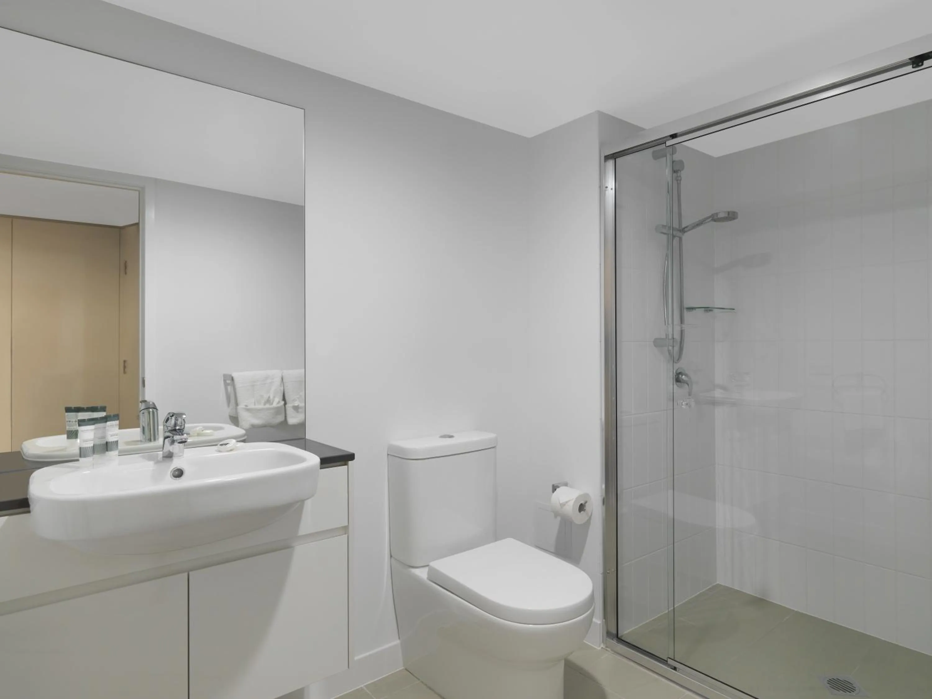 Toilet in Oaks Mackay Carlyle Suites