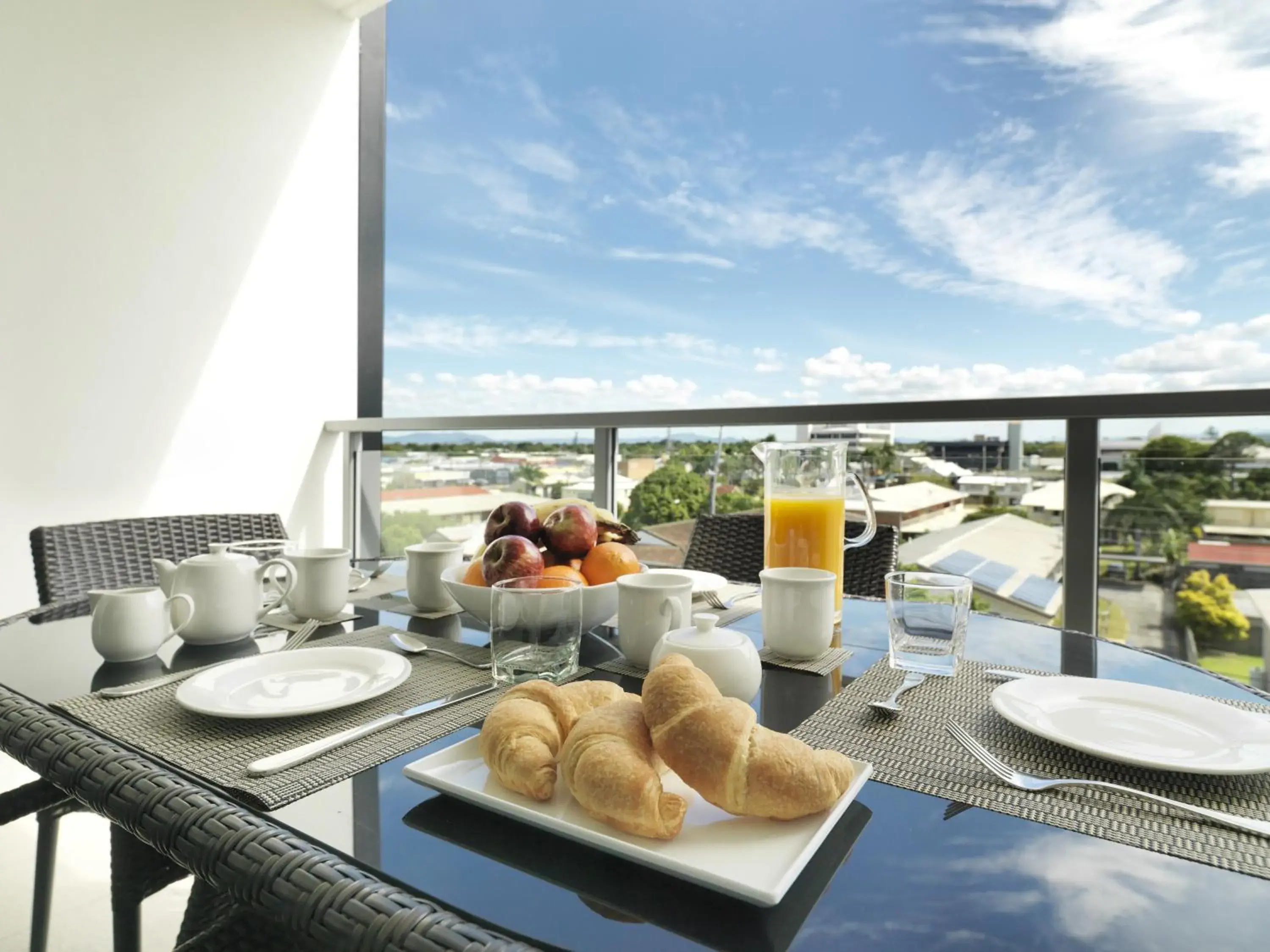 Two-Bedroom Apartment - Dual Key in Oaks Mackay Carlyle Suites Two-Bedroom Apartment - Dual Key in Oaks Mackay Carlyle Suites