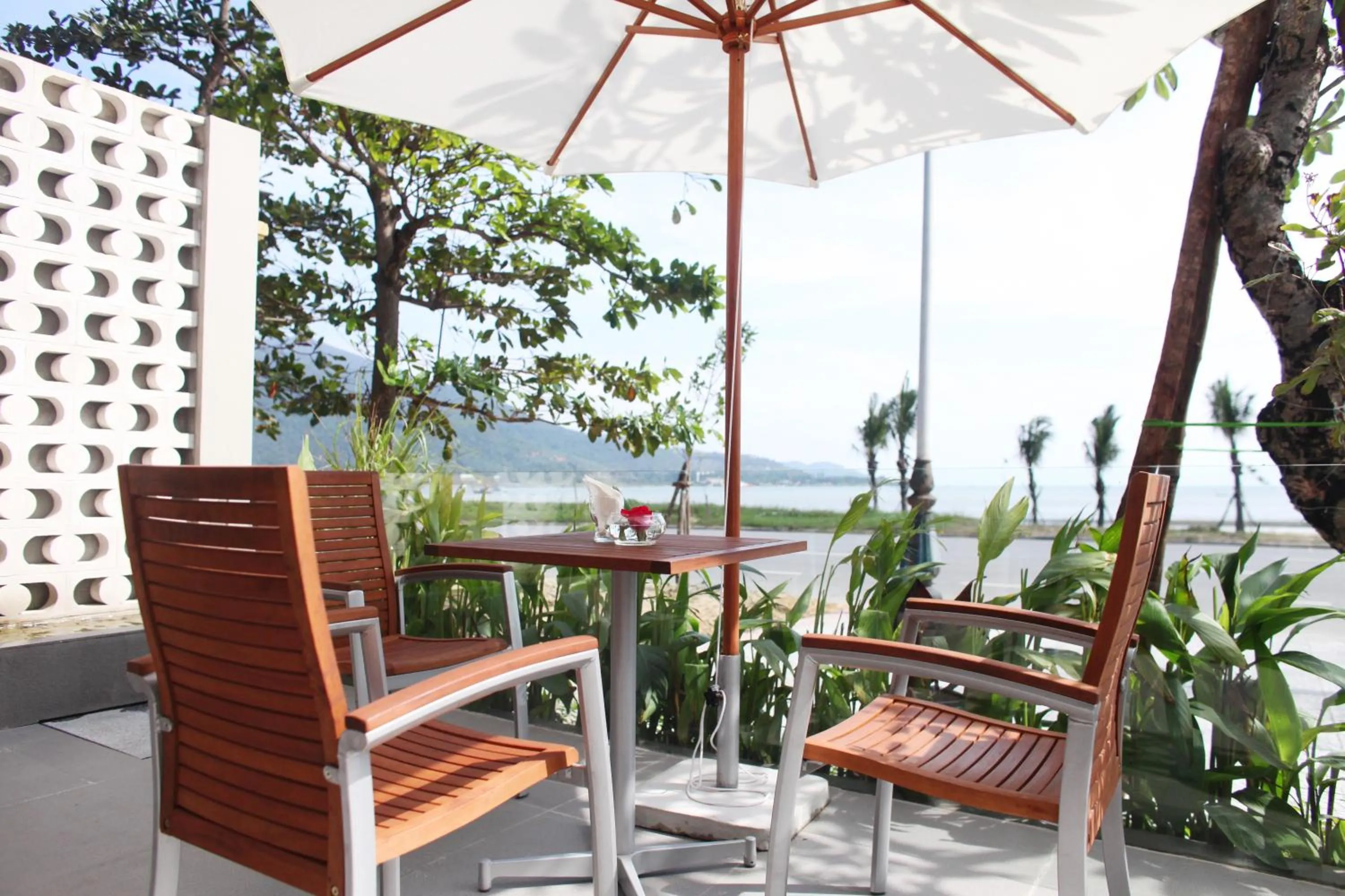 Restaurant/places to eat in Dan Oasis Hotel and Apartment