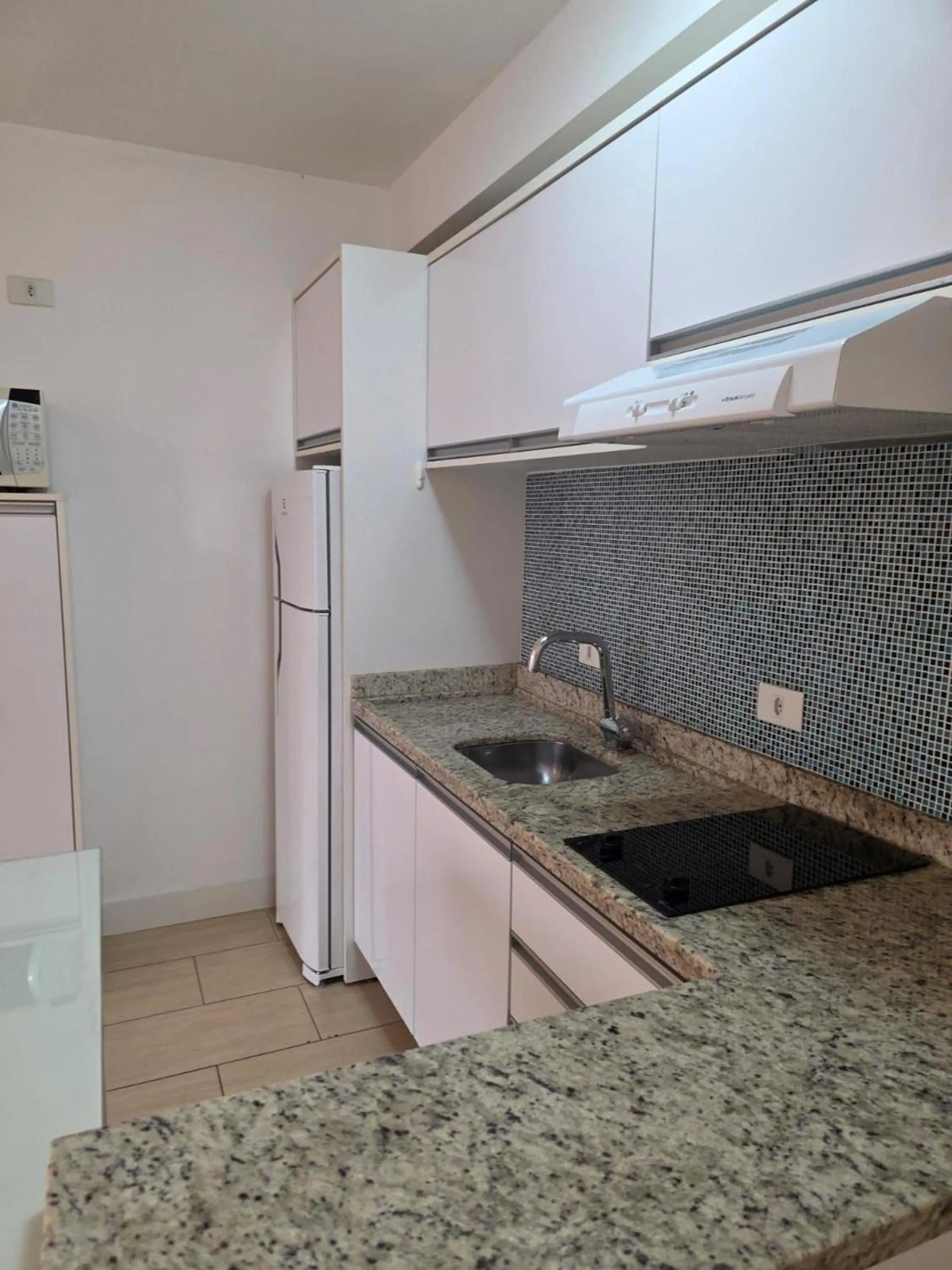 Apto em frente ao shopping com piscina aquecida