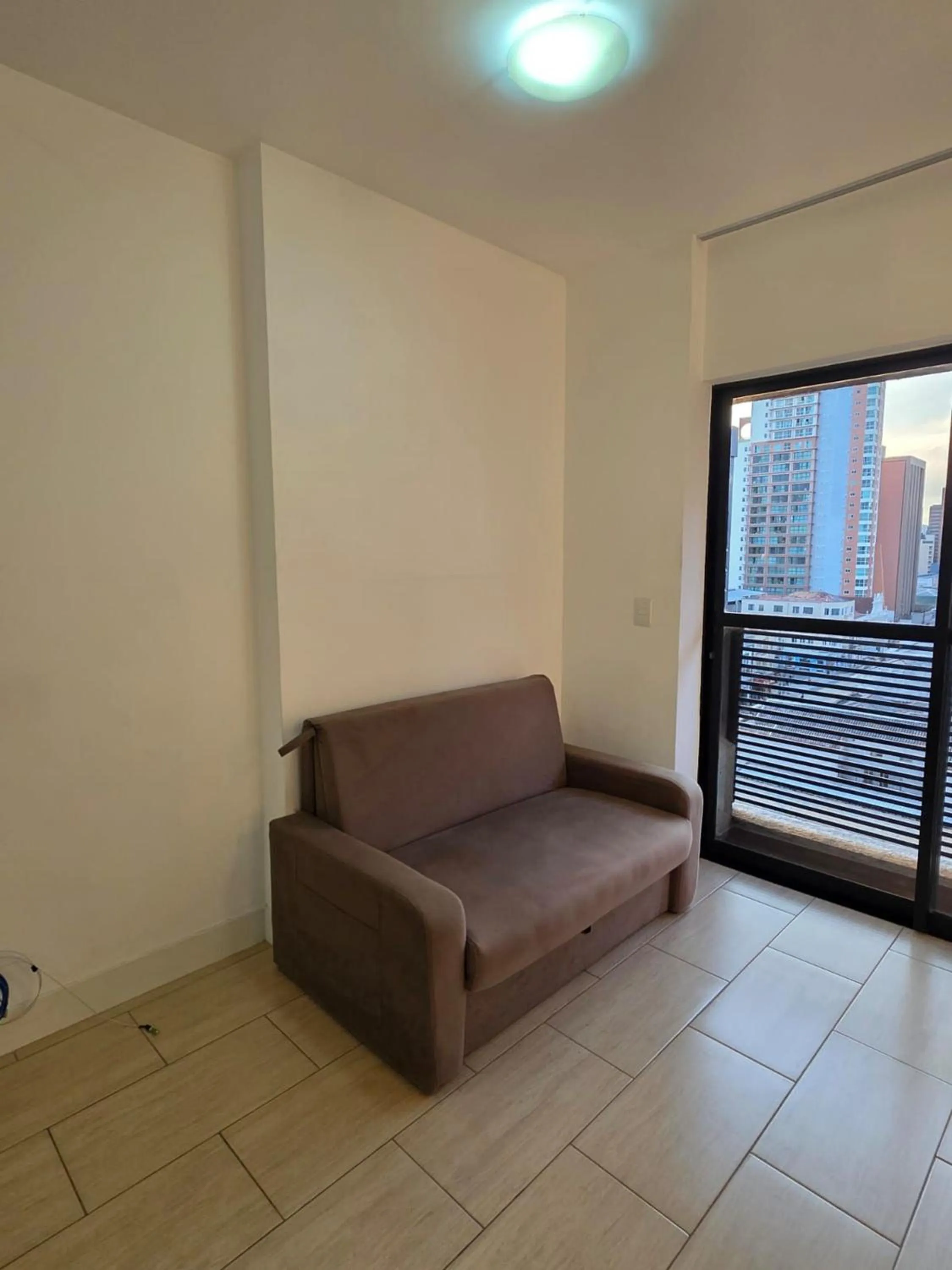 Apto em frente ao shopping com piscina aquecida