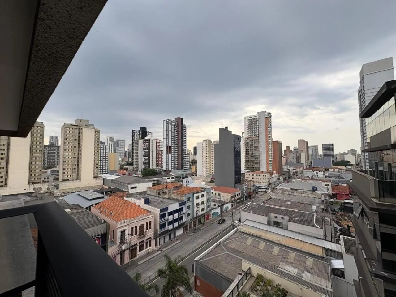 Apto em frente ao shopping com piscina aquecida