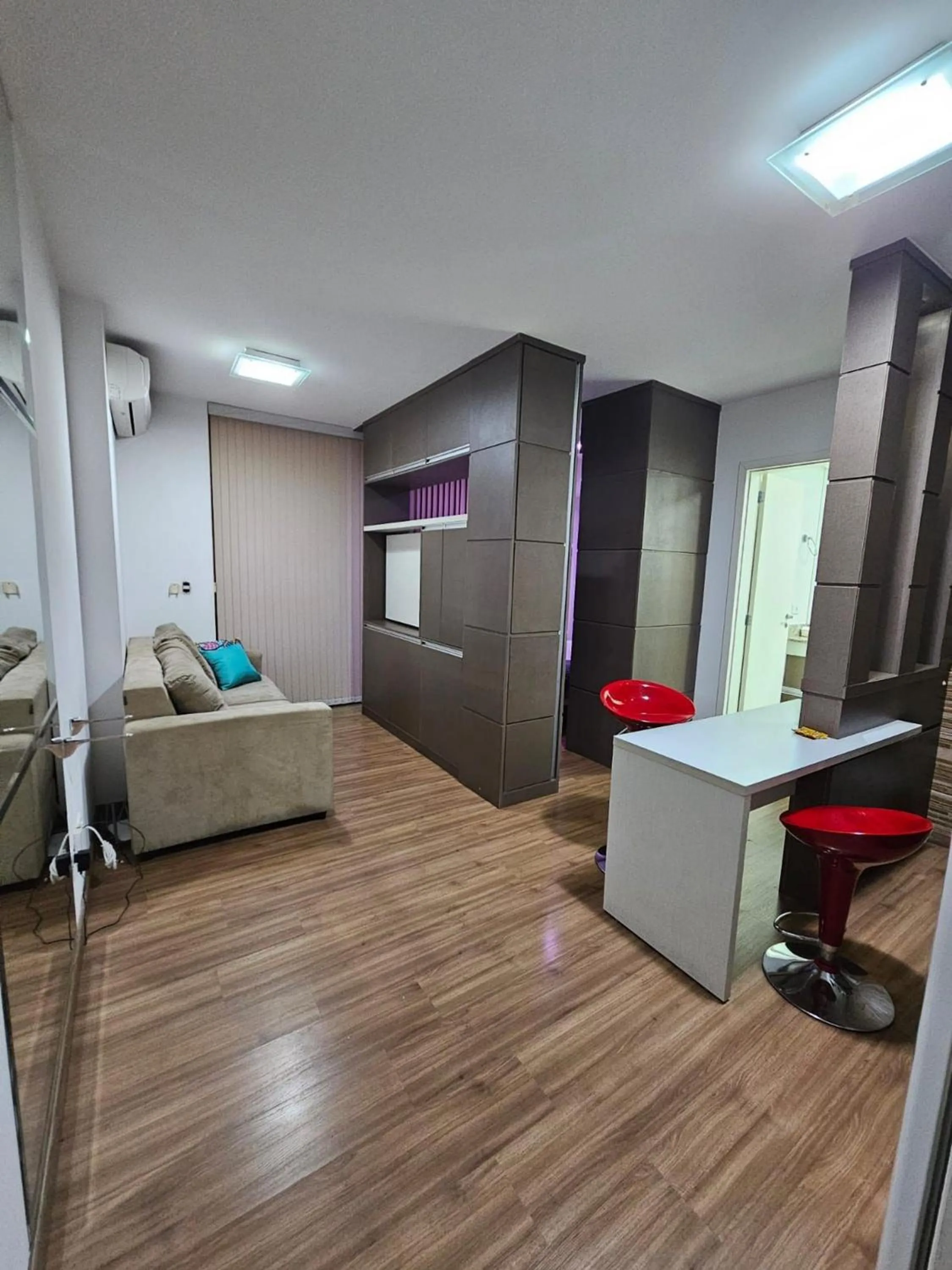 Apto em frente ao shopping com piscina aquecida