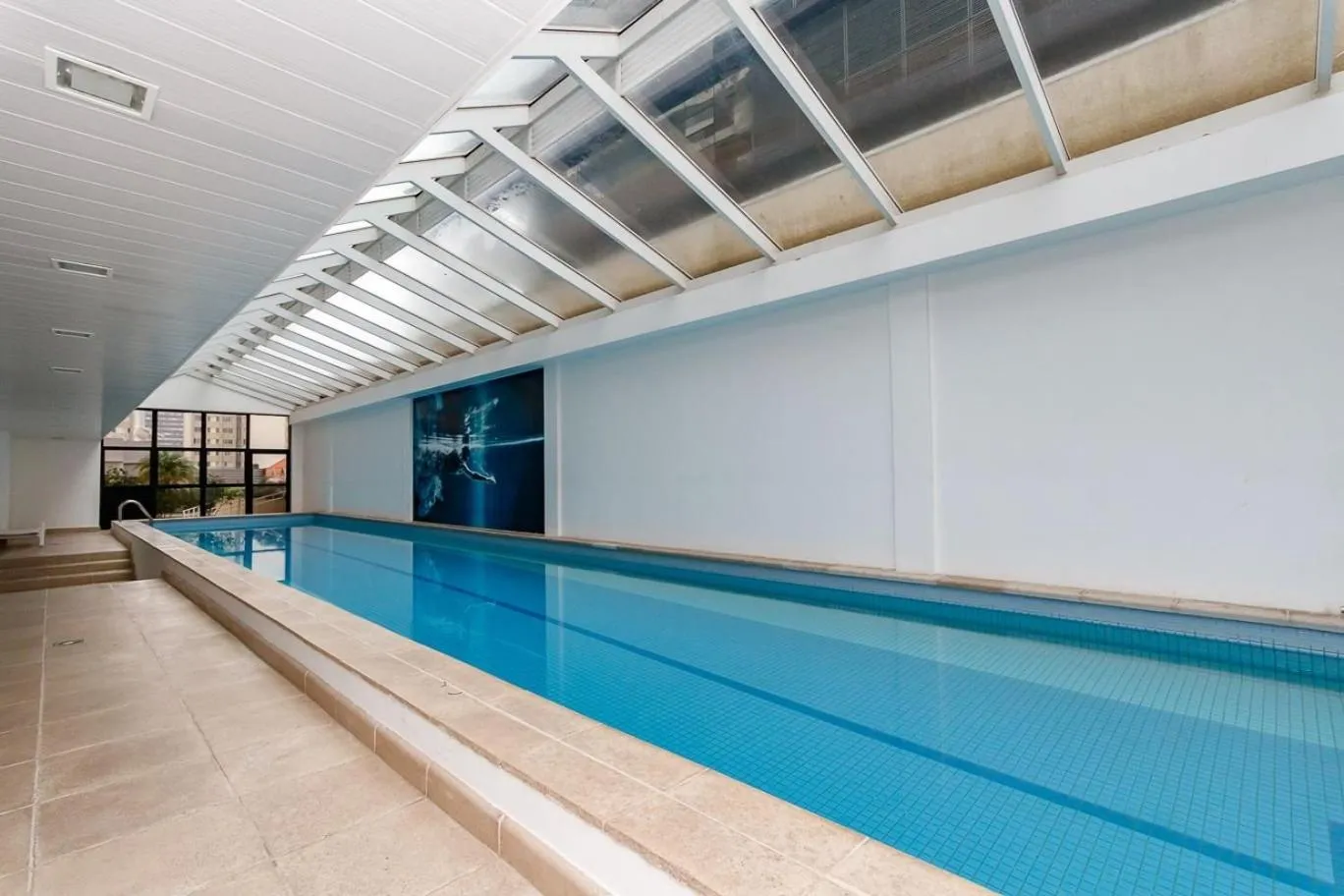 Apto em frente ao shopping com piscina aquecida