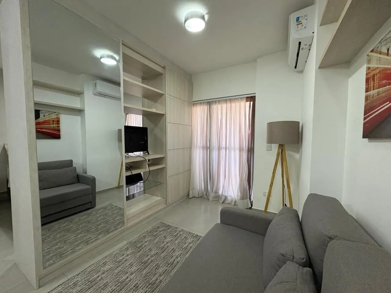 Apto em frente ao shopping com piscina aquecida