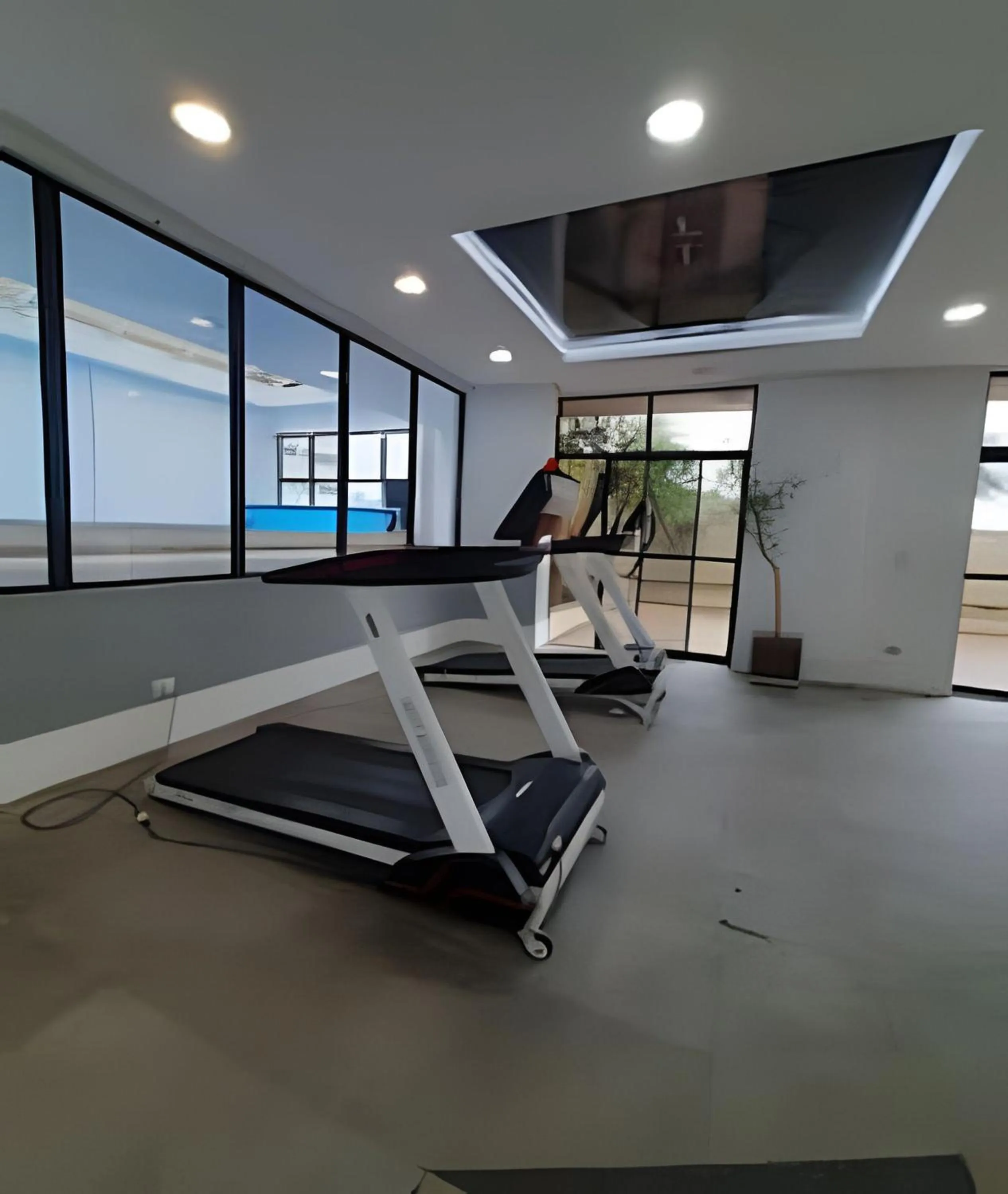 Apto em frente ao shopping com piscina aquecida