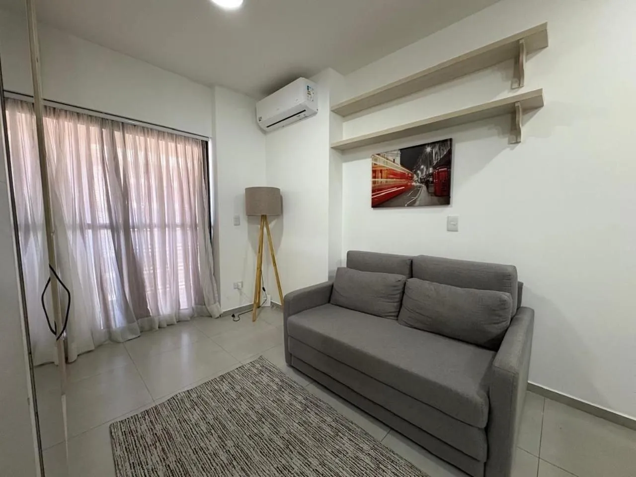 Apto em frente ao shopping com piscina aquecida