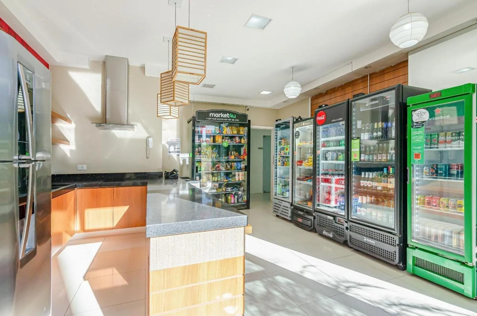 Apto em frente ao shopping com piscina aquecida