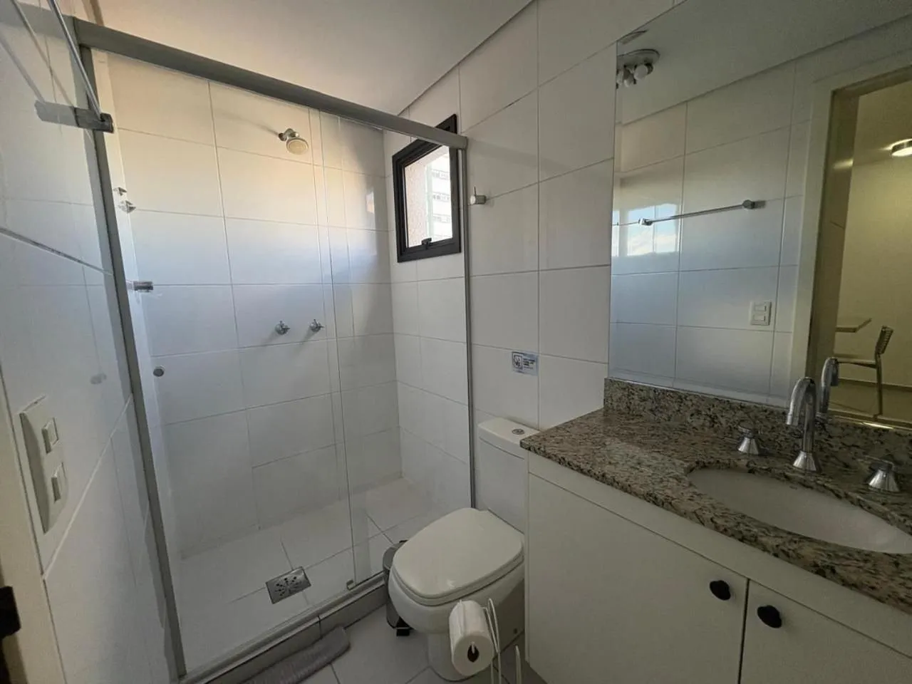 Apto em frente ao shopping com piscina aquecida