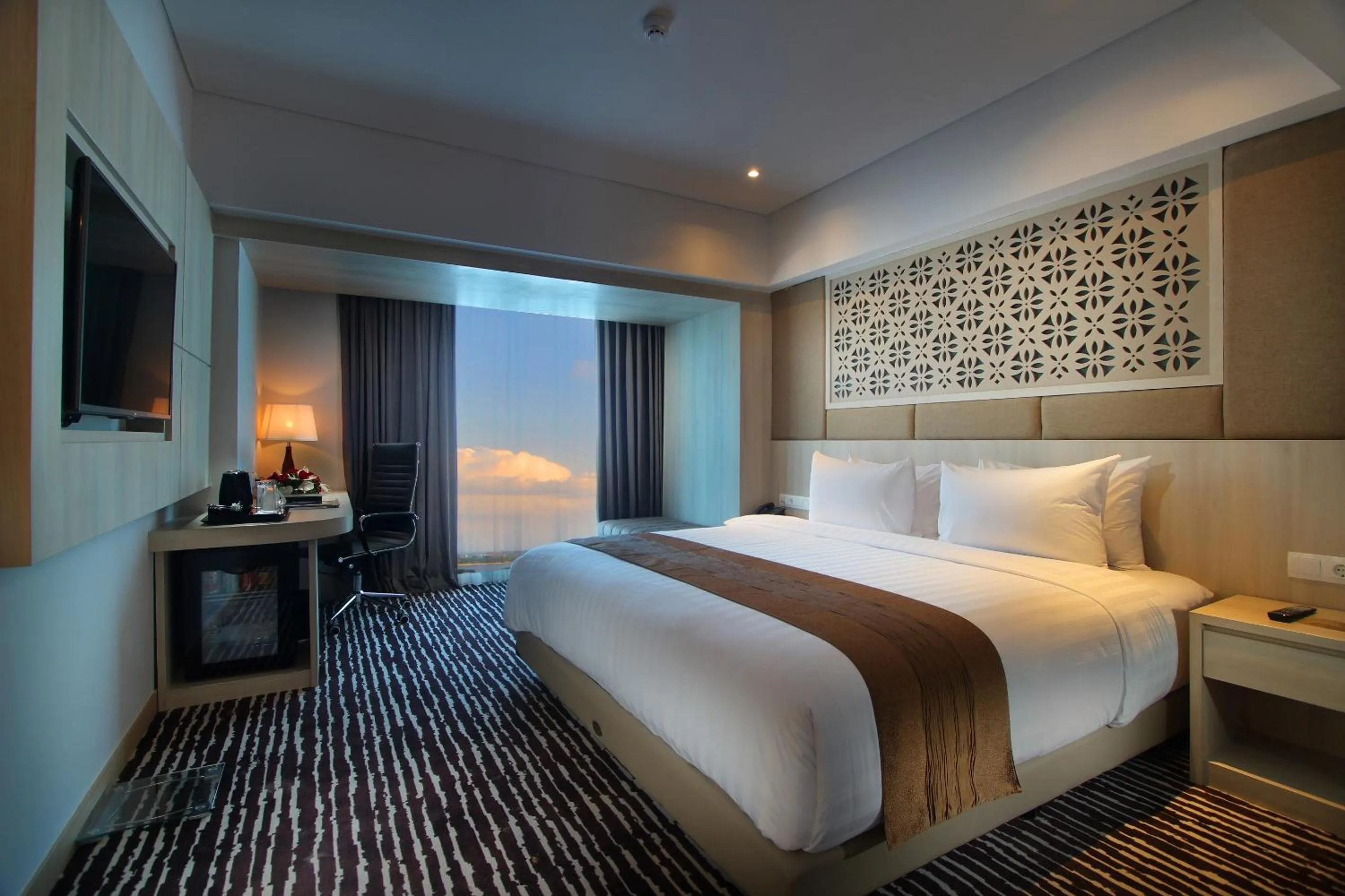 Photo of the whole room, Bed in Sovereign Bali Hotel