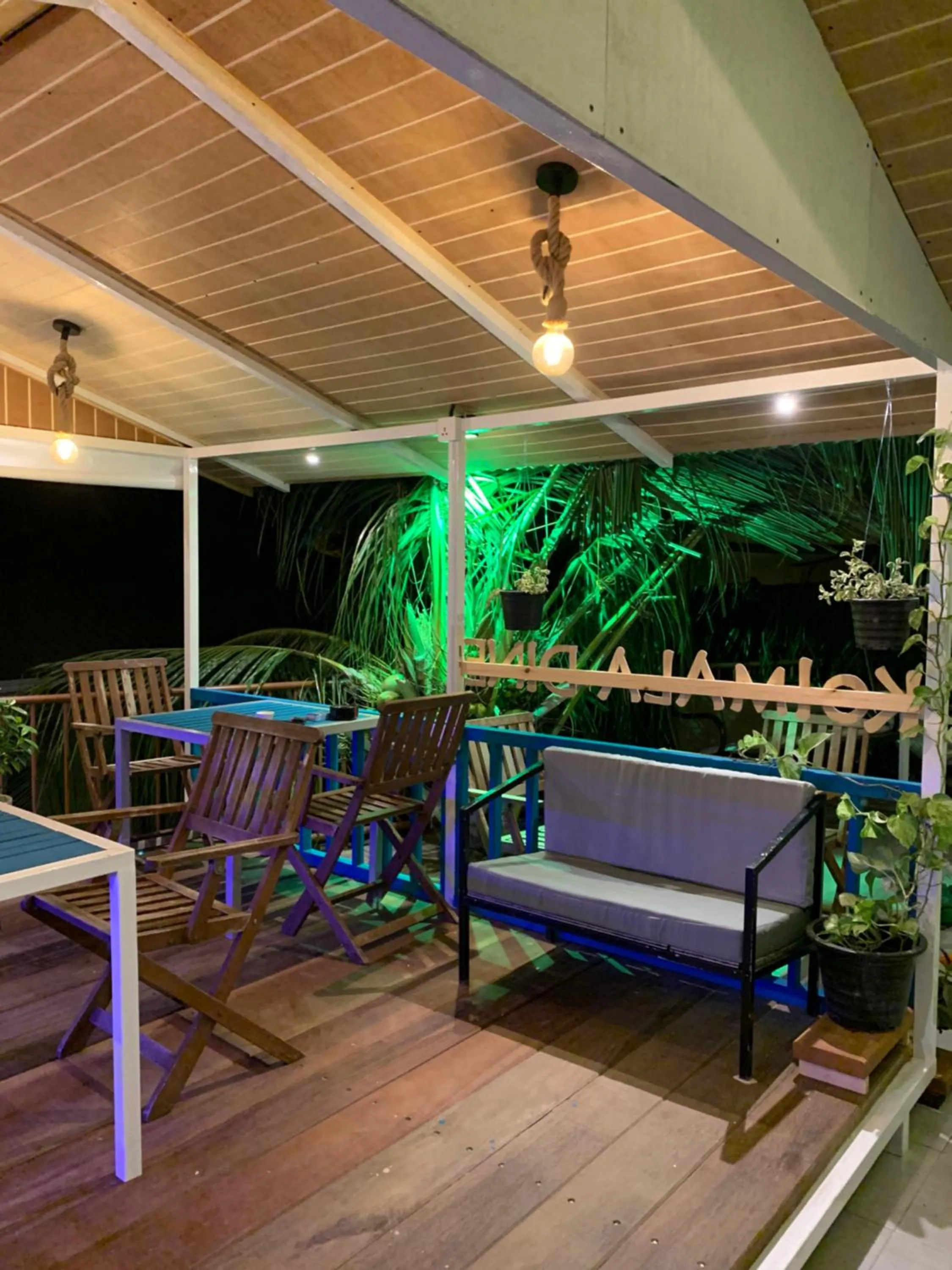 Restaurant/places to eat in Koimala Hotel