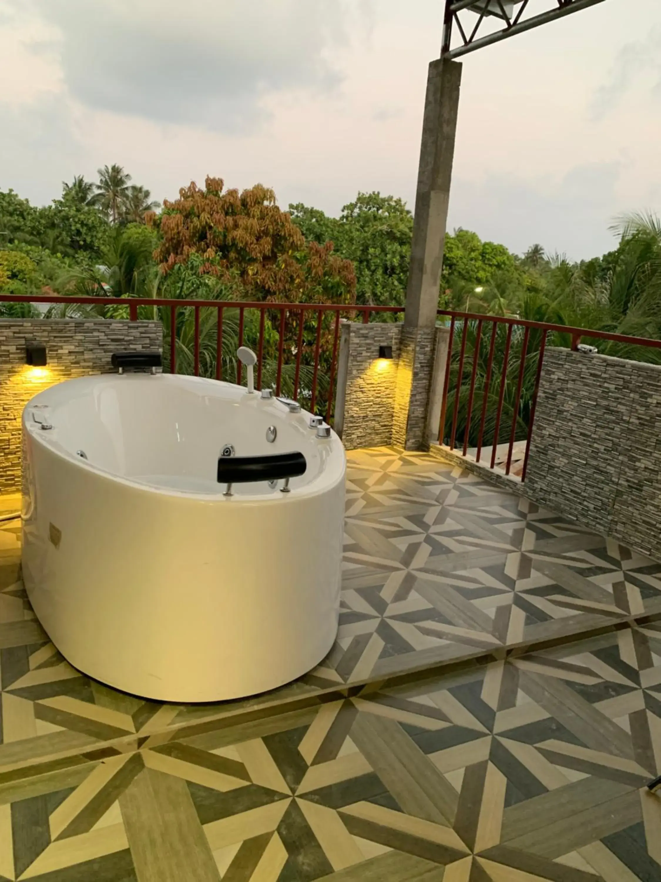 Queen Suite with Spa Bath - single occupancy in Koimala Hotel Queen Suite with Spa Bath - single occupancy in Koimala Hotel