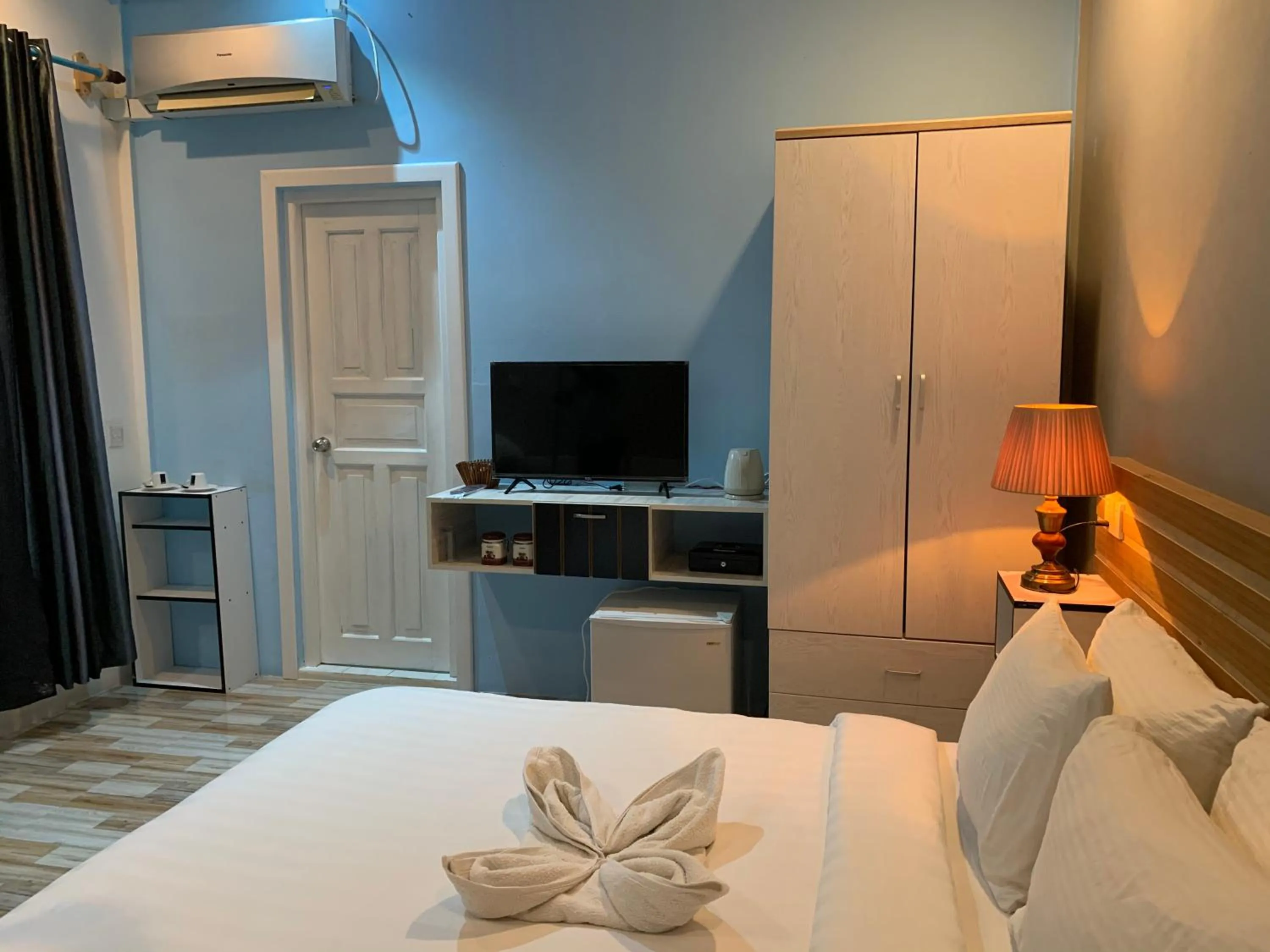 Photo of the whole room, Bed in Koimala Hotel