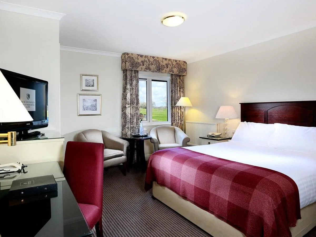 Bedroom, Bed in Macdonald Botley Park Hotel & Spa