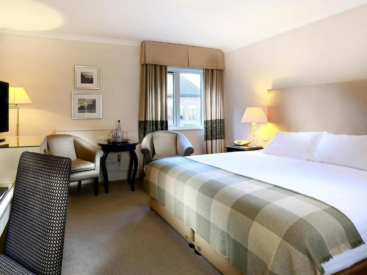 Photo of the whole room, Bed in Macdonald Botley Park Hotel & Spa