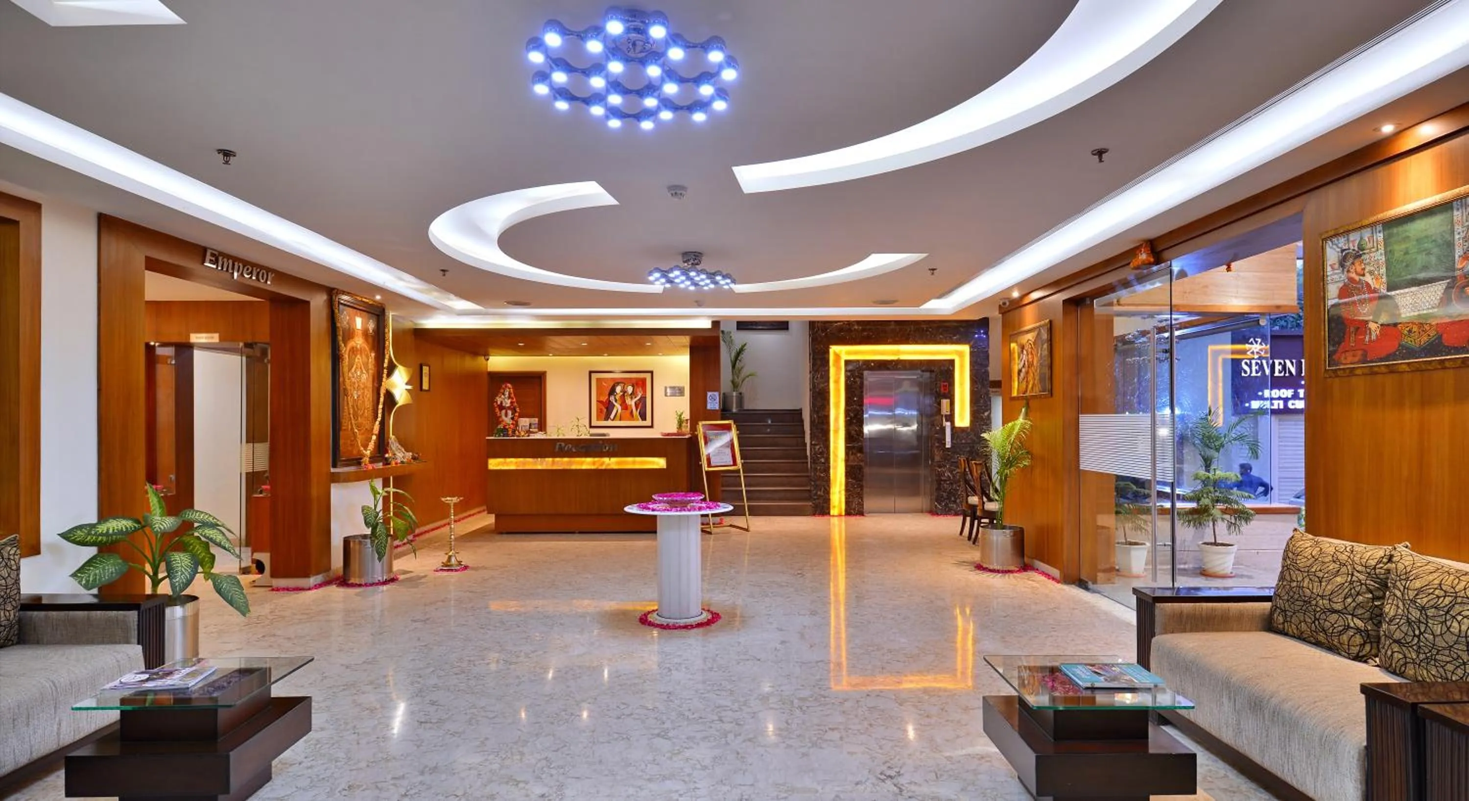 Lobby or reception in Hotel Seven Hills Tower