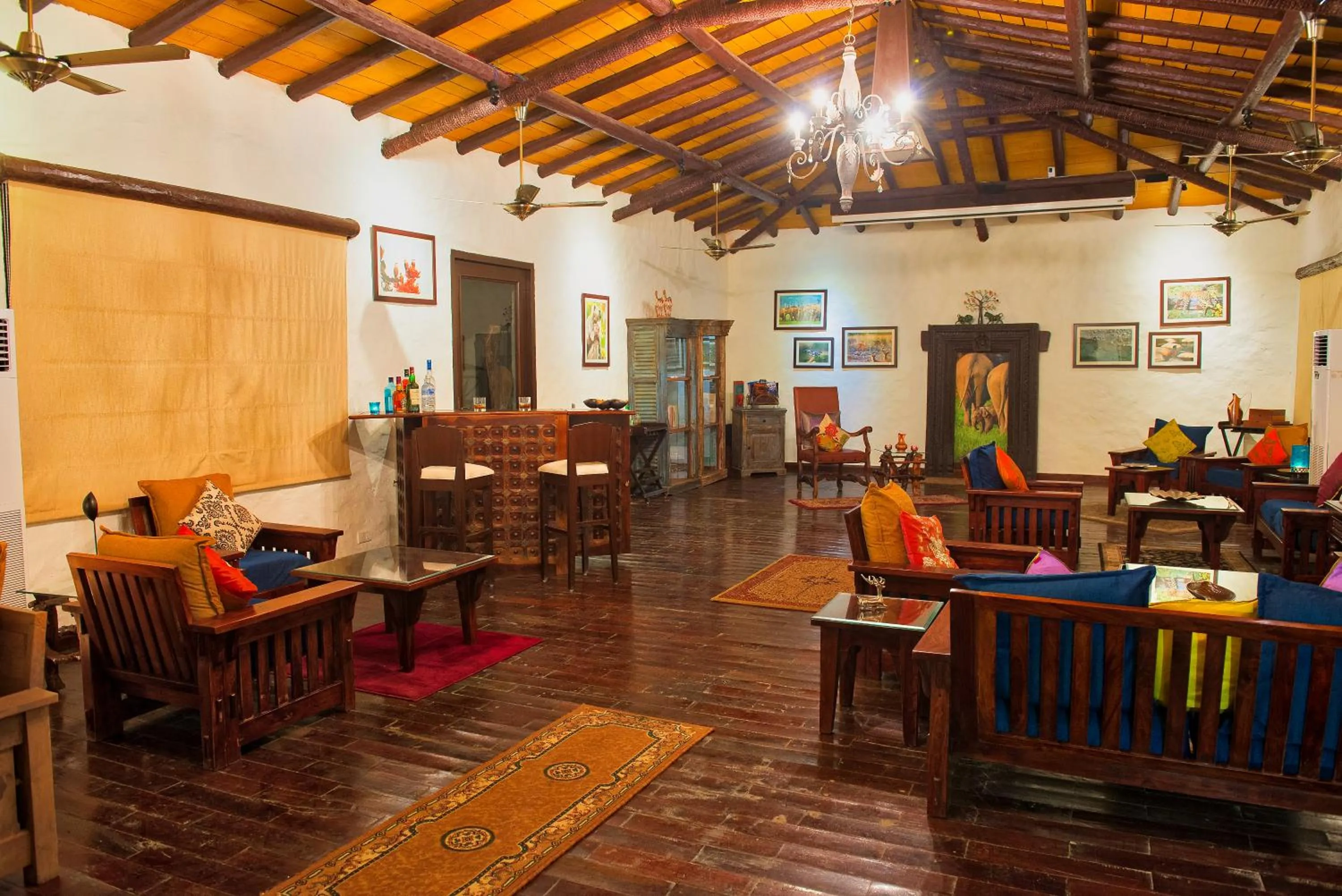 Library in Paatlidun Safari Lodge, Jim Corbett