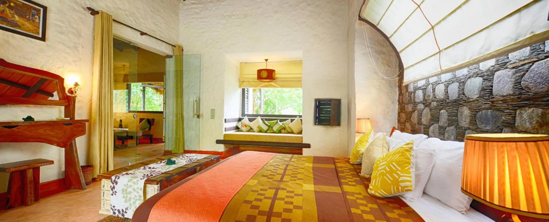 Bedroom, Bed in Paatlidun Safari Lodge, Jim Corbett