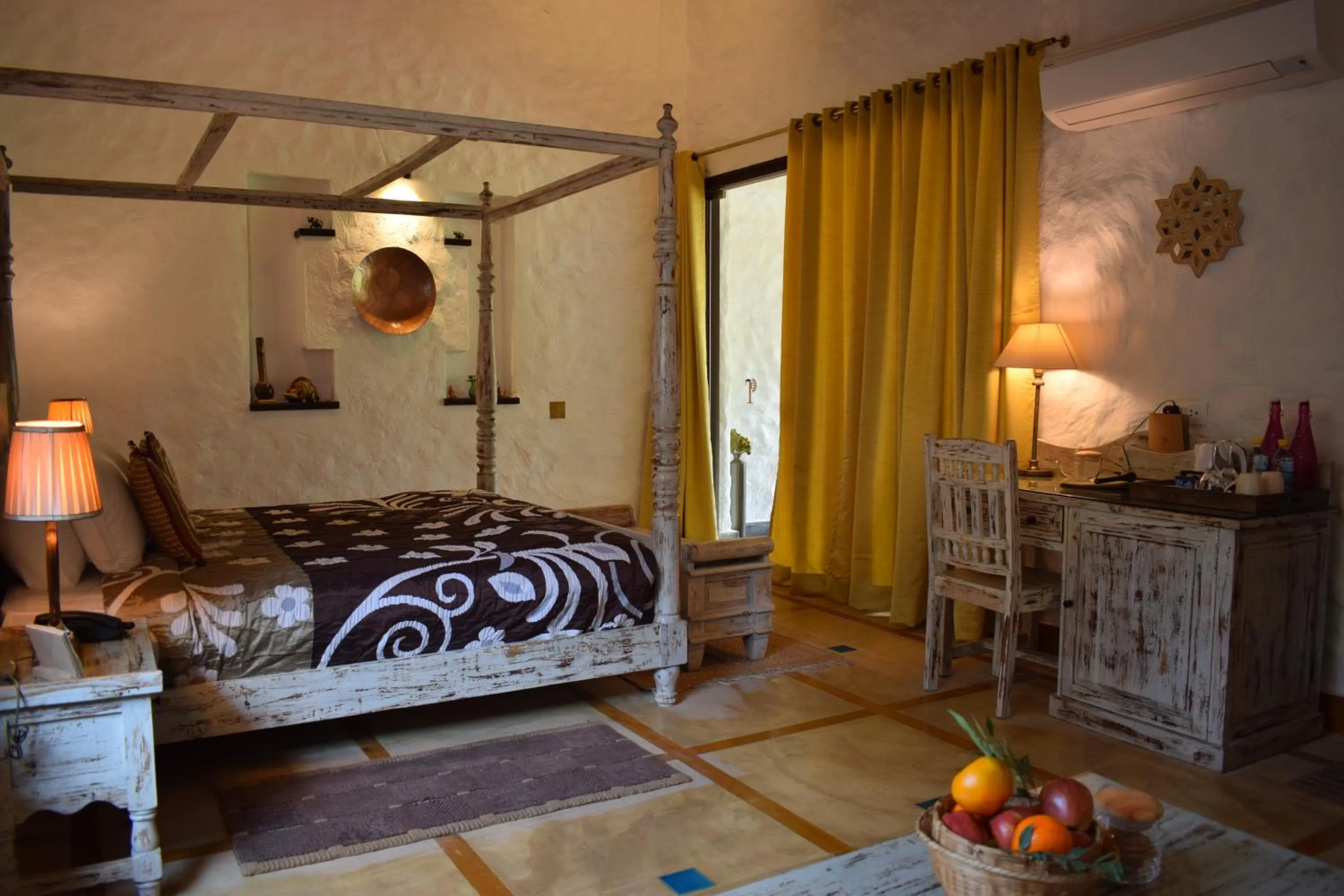 Photo of the whole room, Bed in Paatlidun Safari Lodge, Jim Corbett