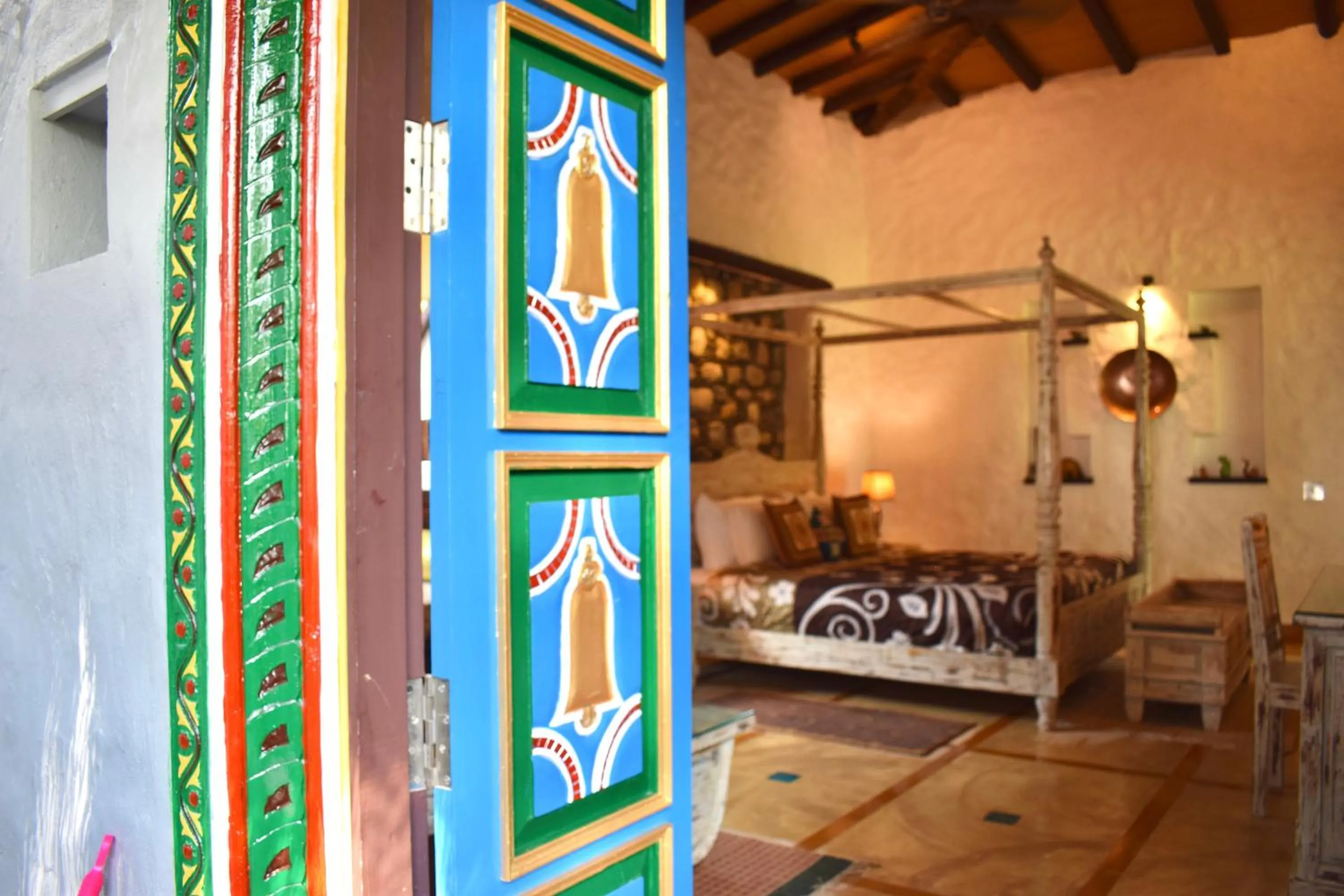 Bedroom, Bed in Paatlidun Safari Lodge, Jim Corbett